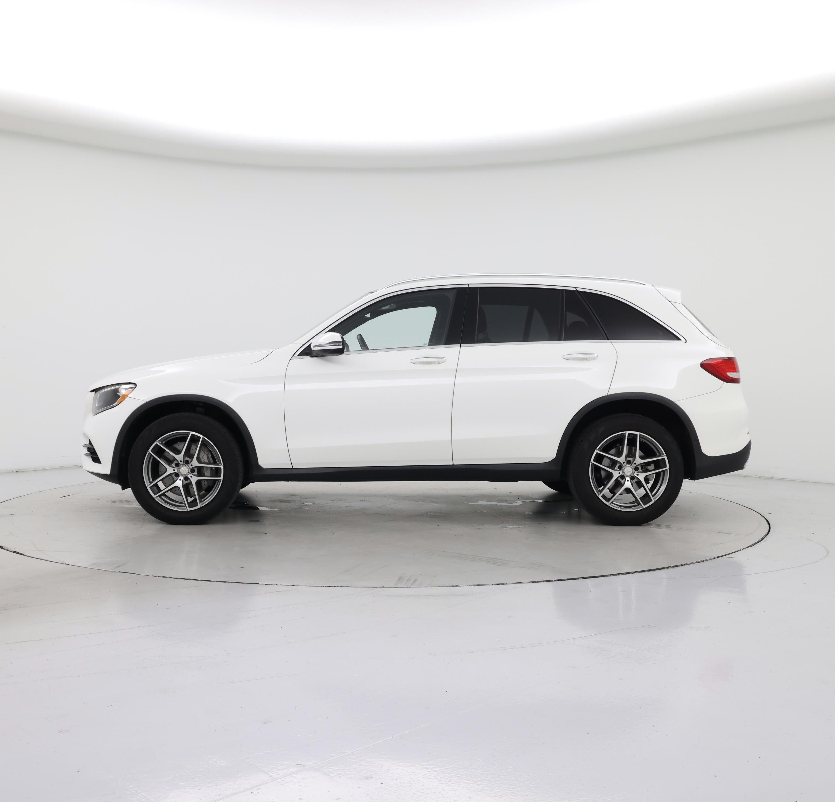 Thumbnail: 2016 Mercedes-Benz GLC - 3