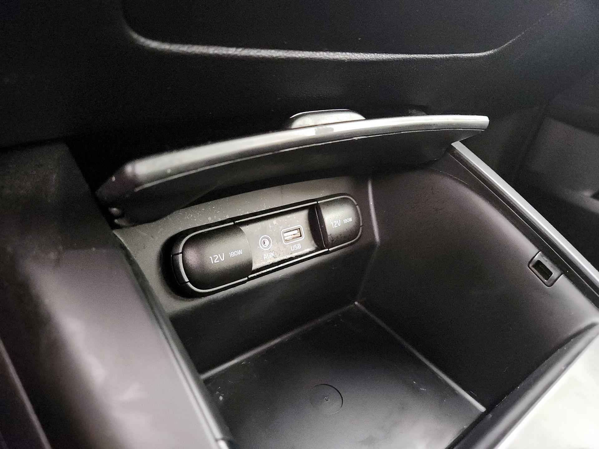 Thumbnail: 2020 Kia Sorento - 18