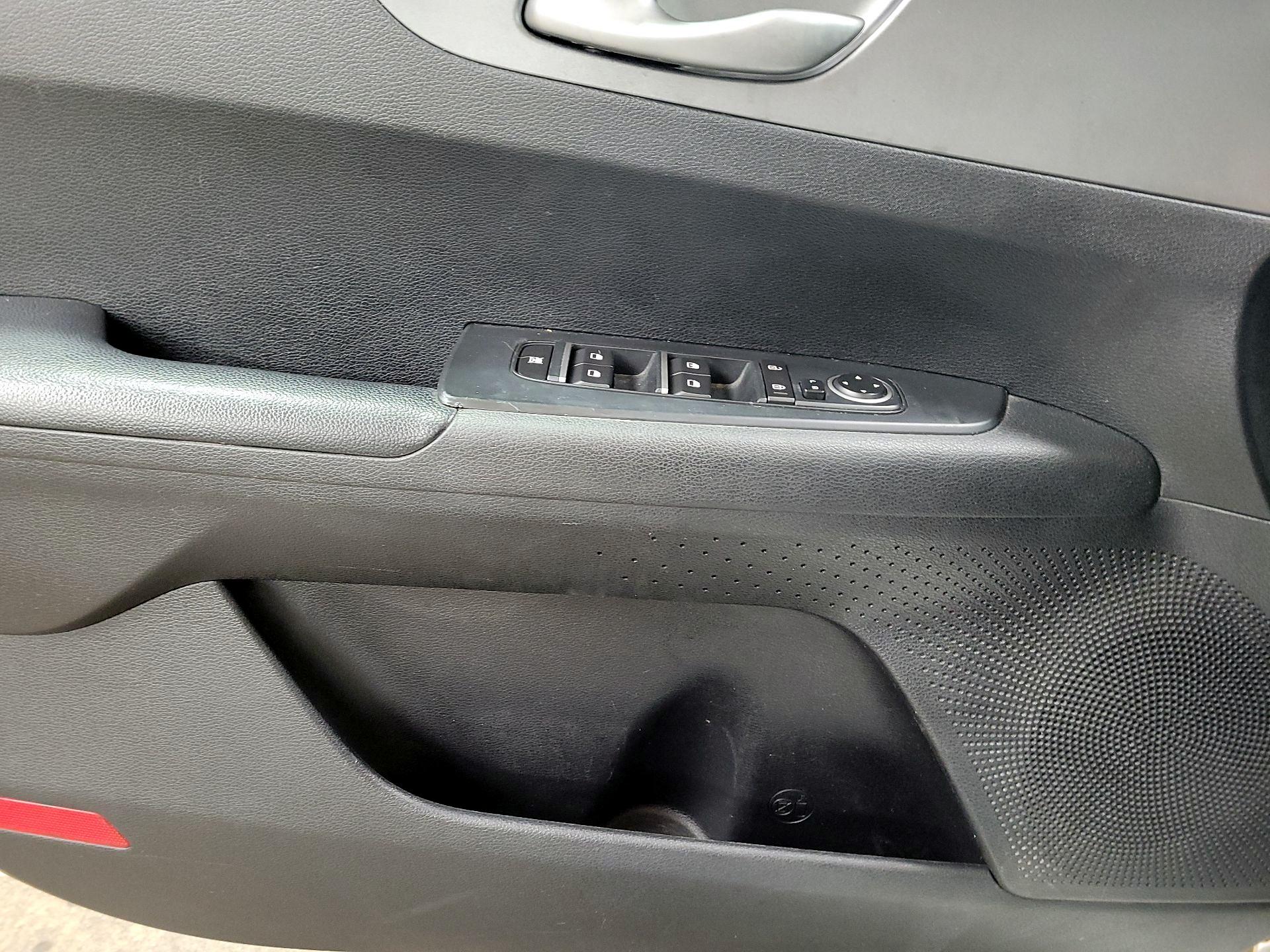 Thumbnail: 2019 Kia Forte - 12