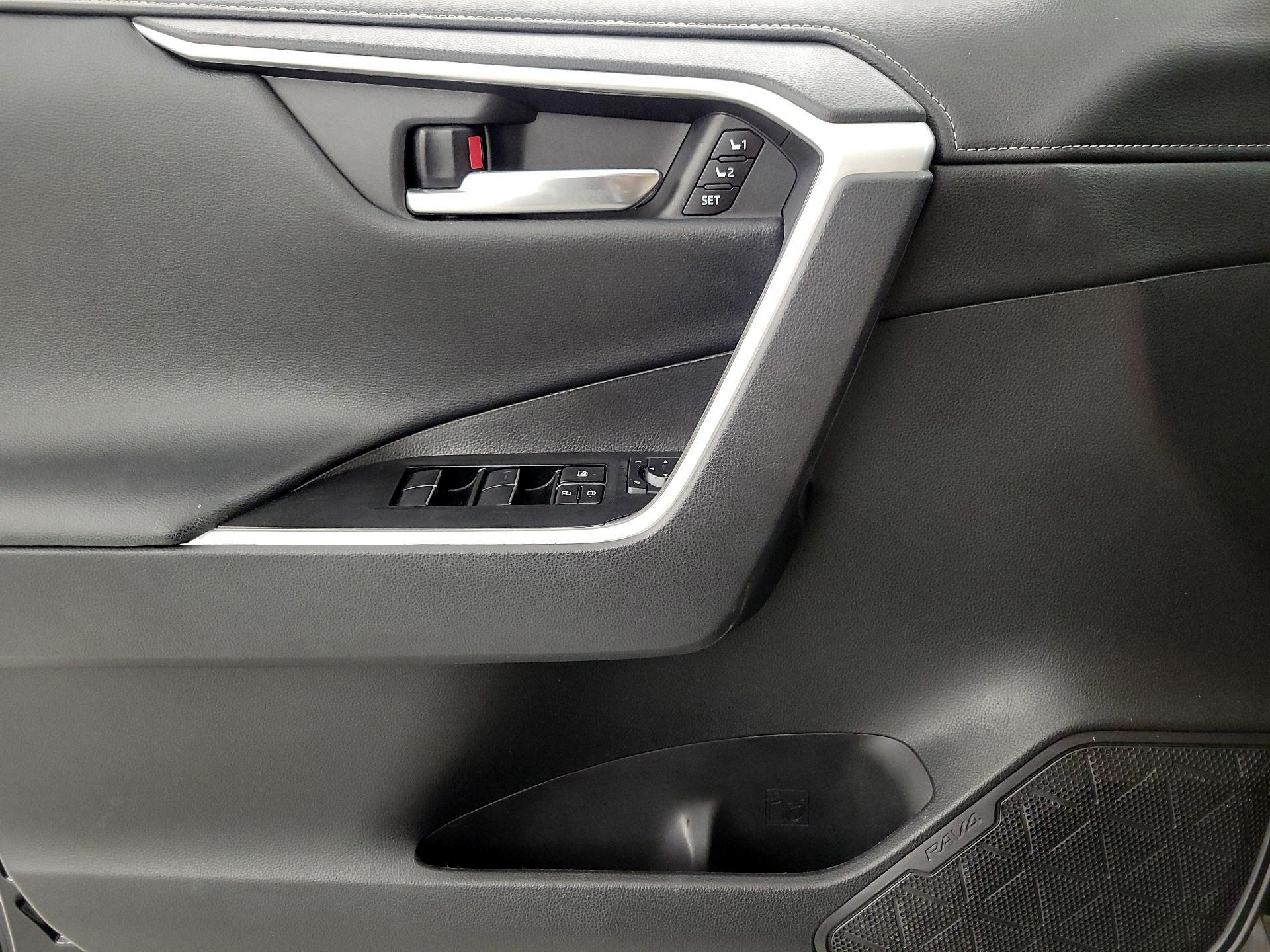 Thumbnail: 2021 Toyota RAV4 - 12