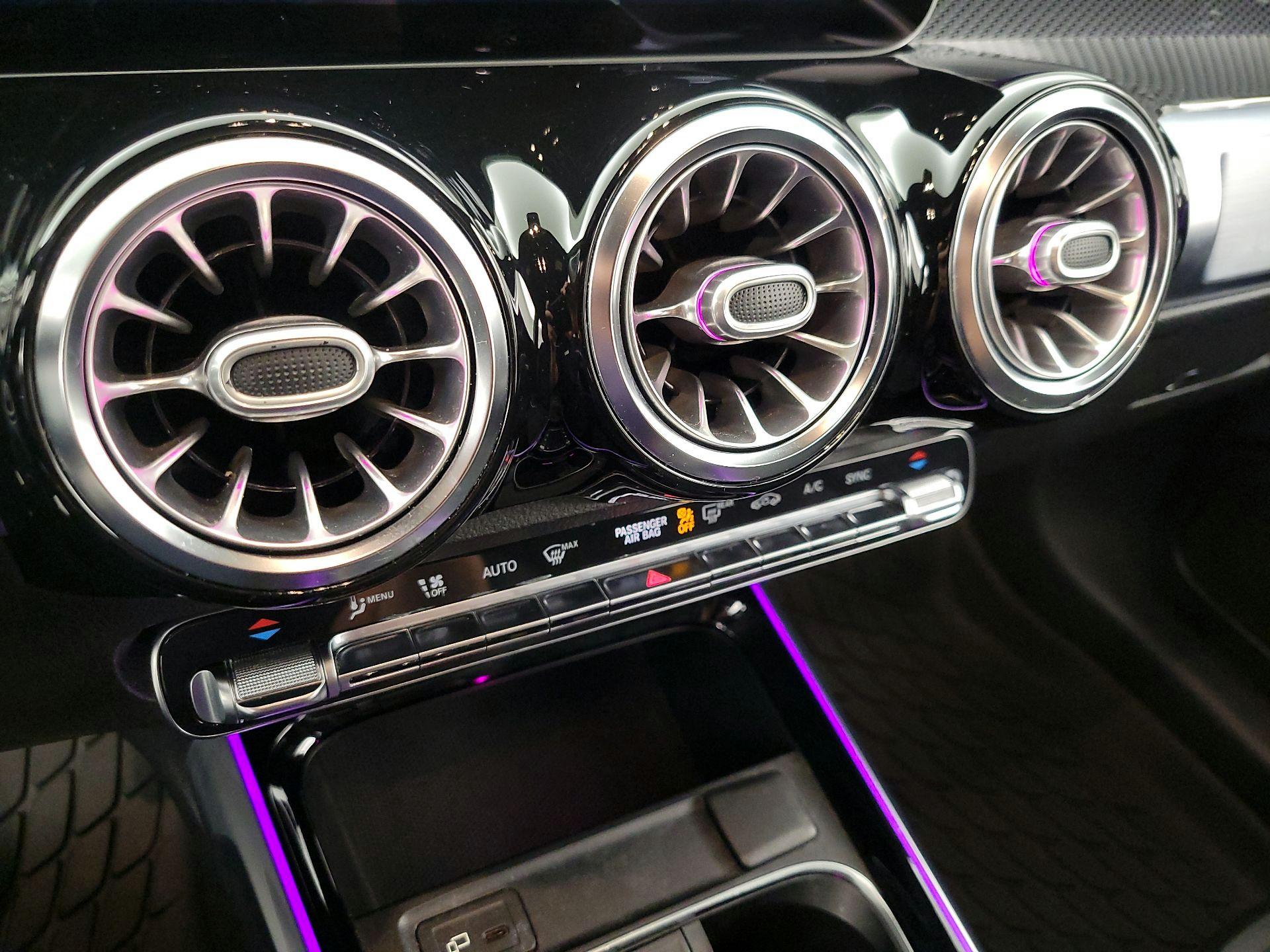 Thumbnail: 2021 Mercedes-Benz GLB - 16