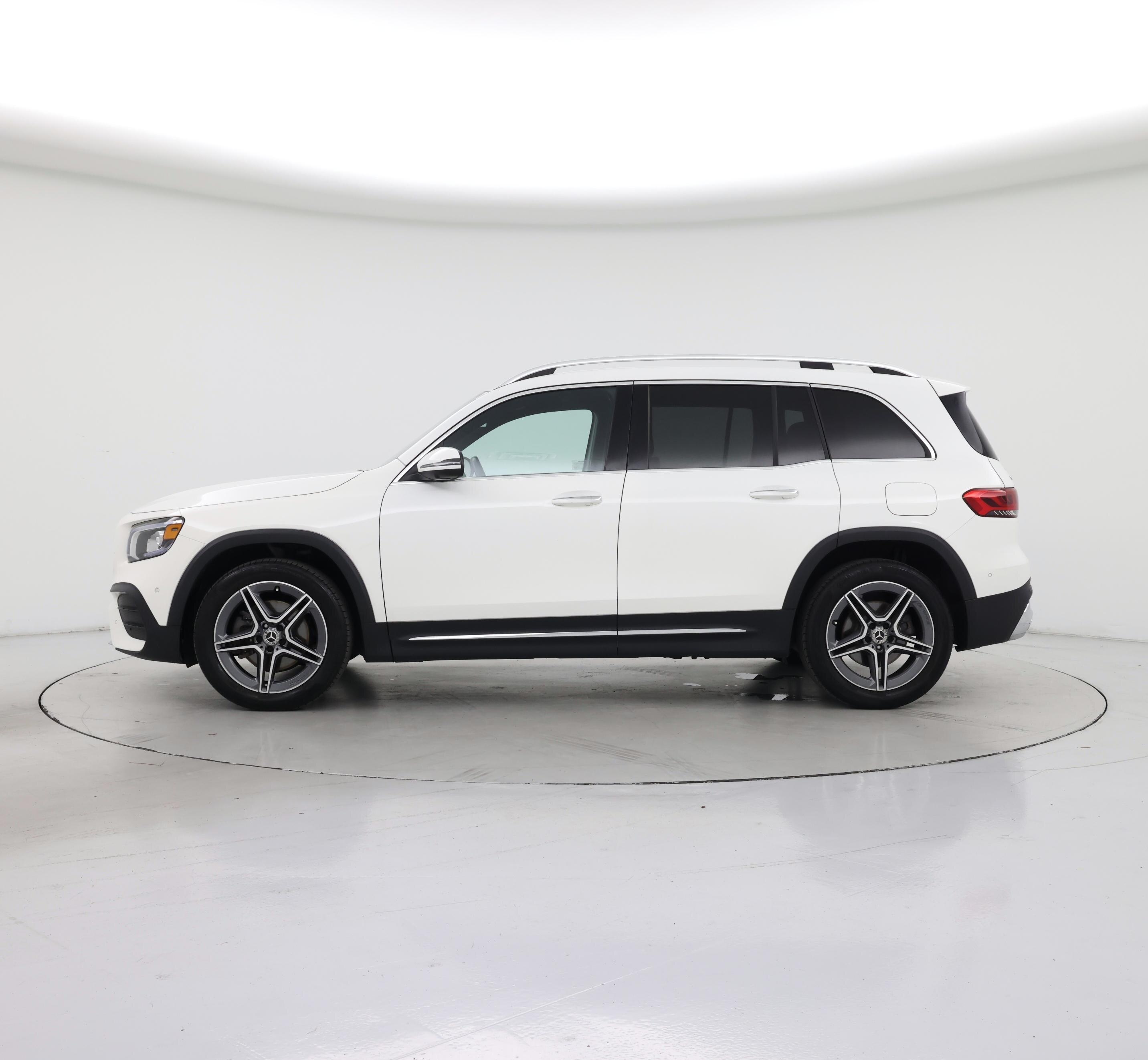 Thumbnail: 2021 Mercedes-Benz GLB - 3