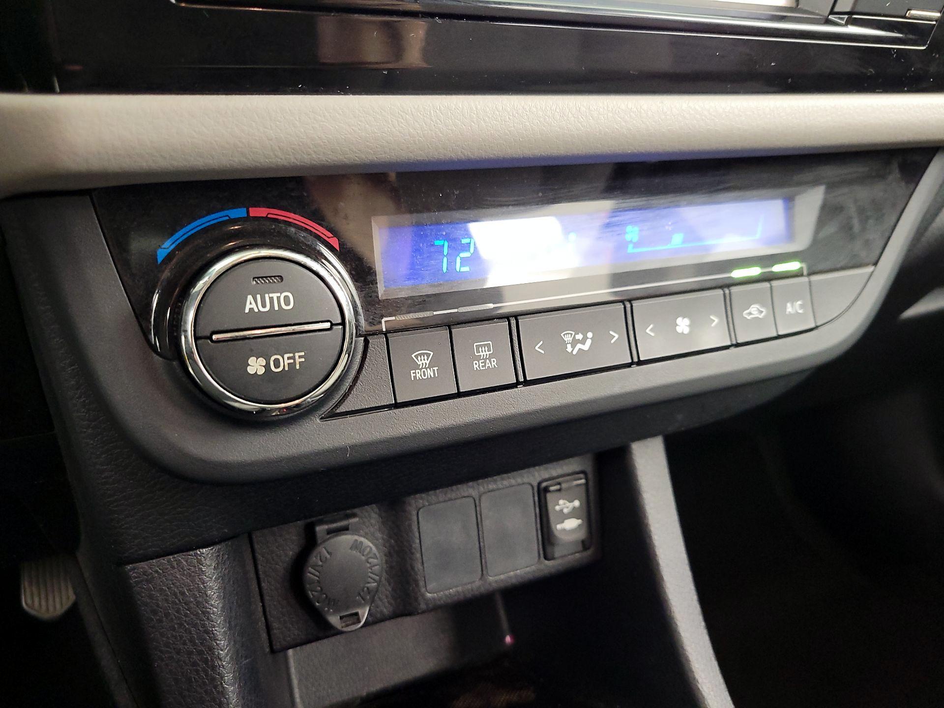 Thumbnail: 2016 Toyota Corolla - 16