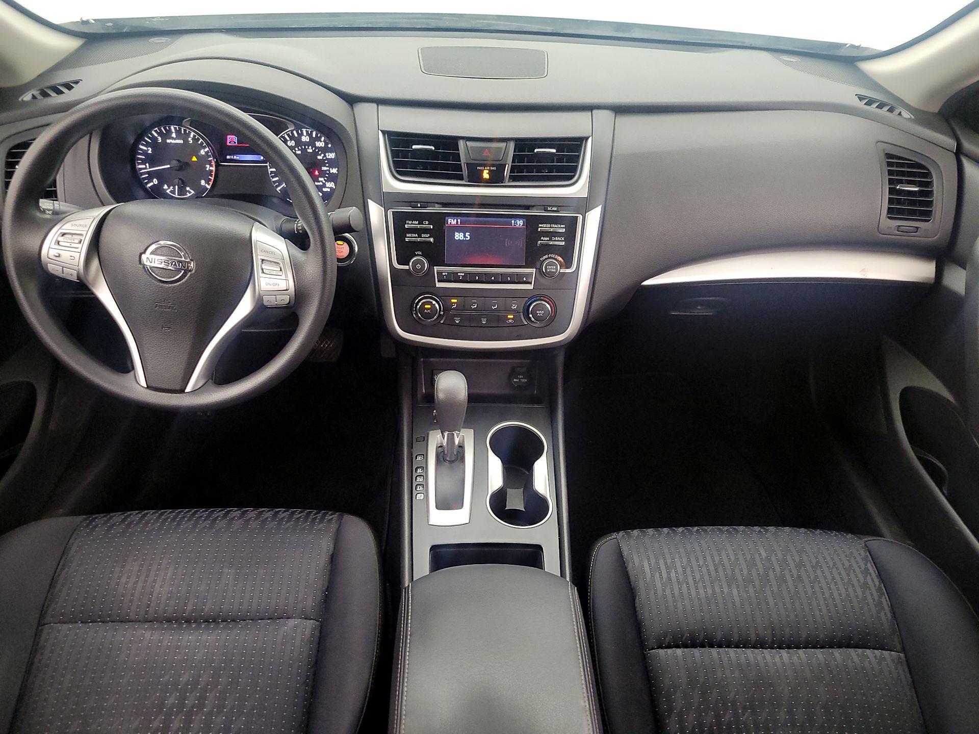 Thumbnail: 2016 Nissan Altima - 9
