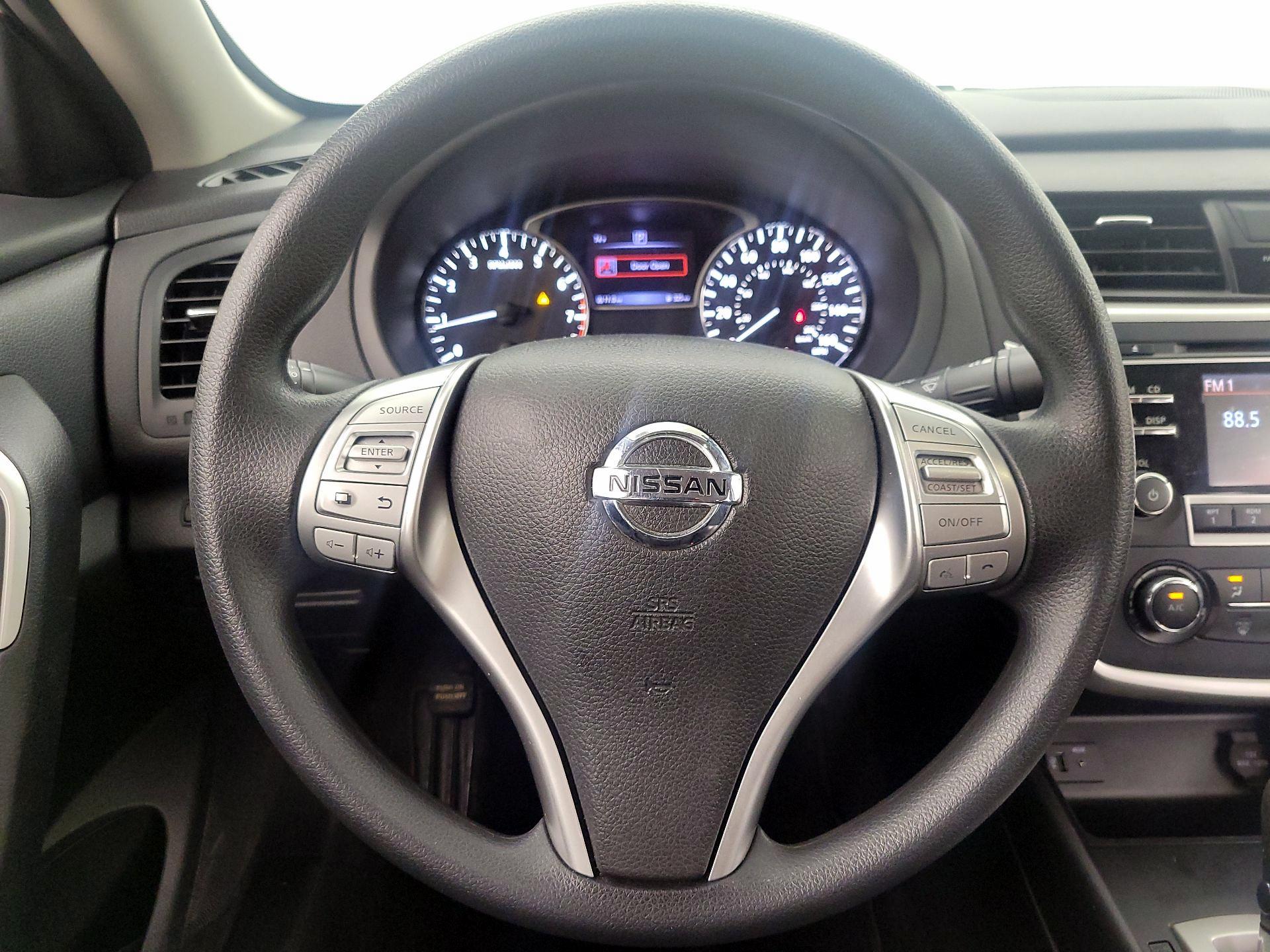 Thumbnail: 2016 Nissan Altima - 10