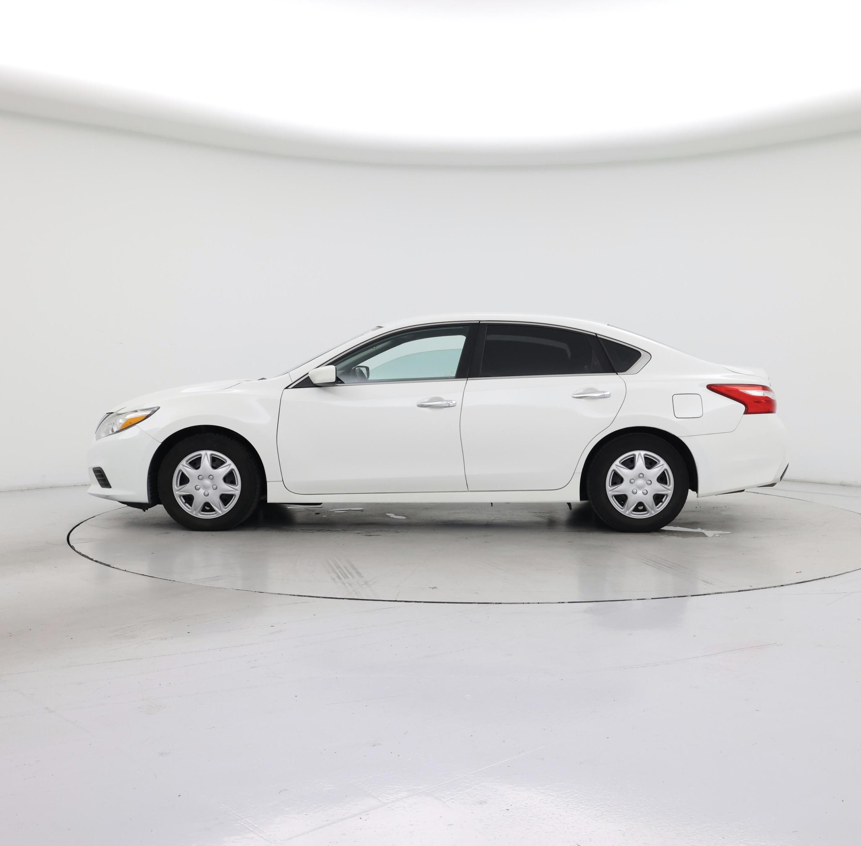 Thumbnail: 2016 Nissan Altima - 3
