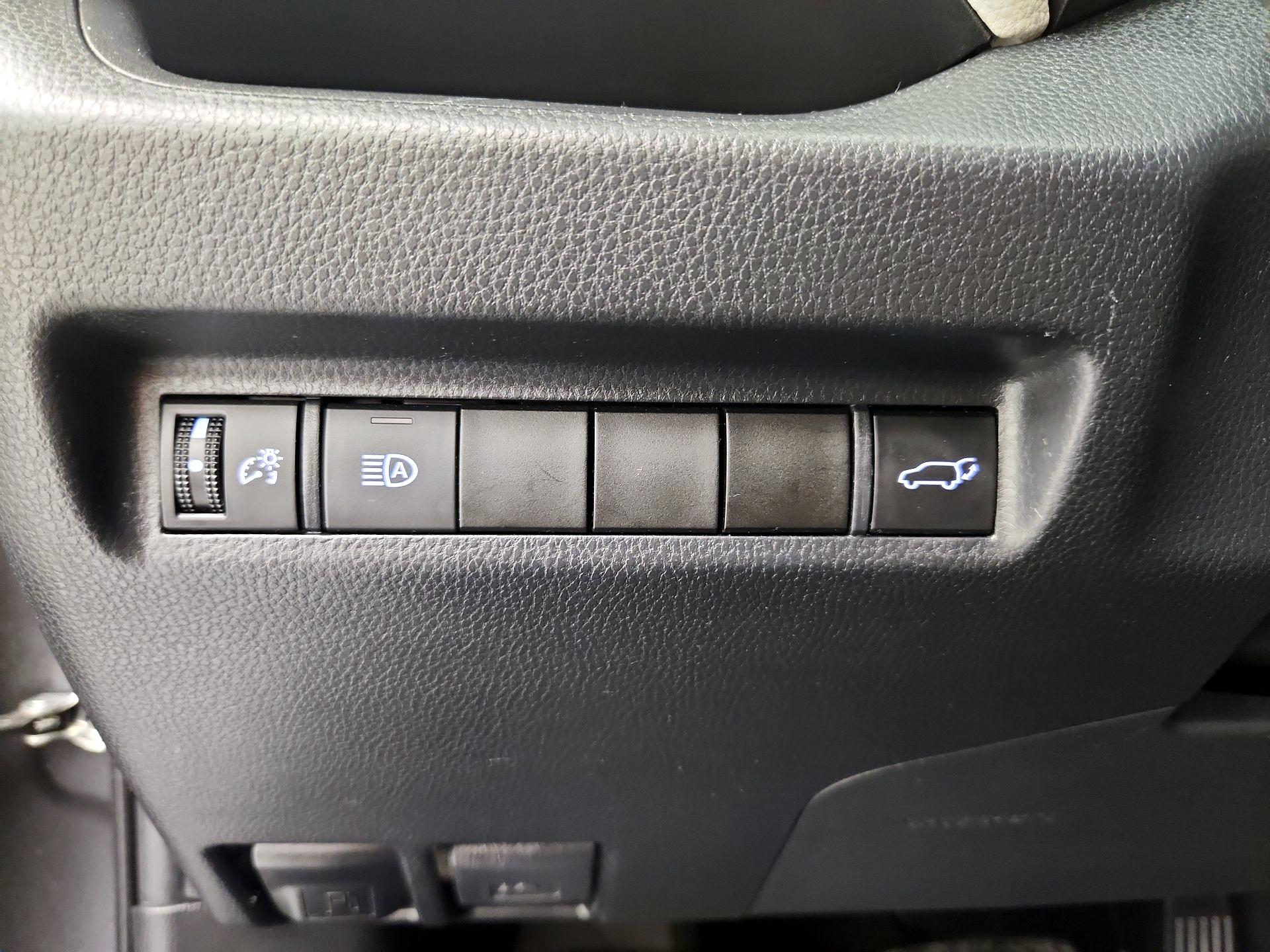 Thumbnail: 2020 Toyota RAV4 - 13
