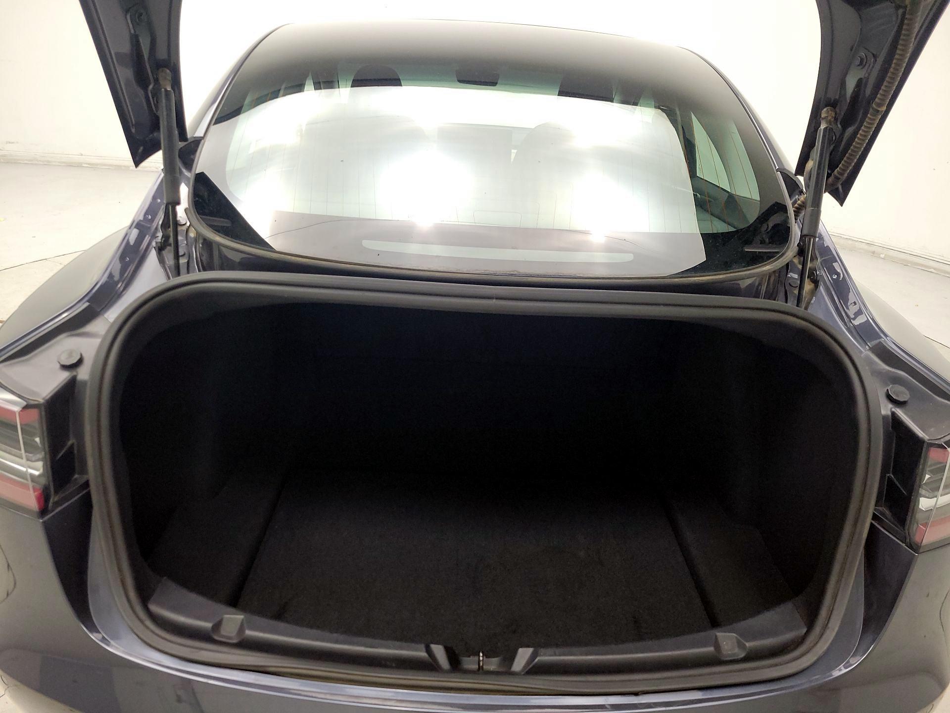 Thumbnail: 2018 Tesla Model 3 - 19