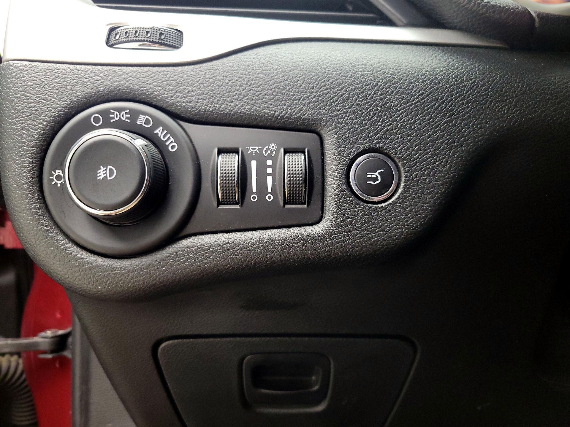 Thumbnail: 2015 Jeep Cherokee - 13