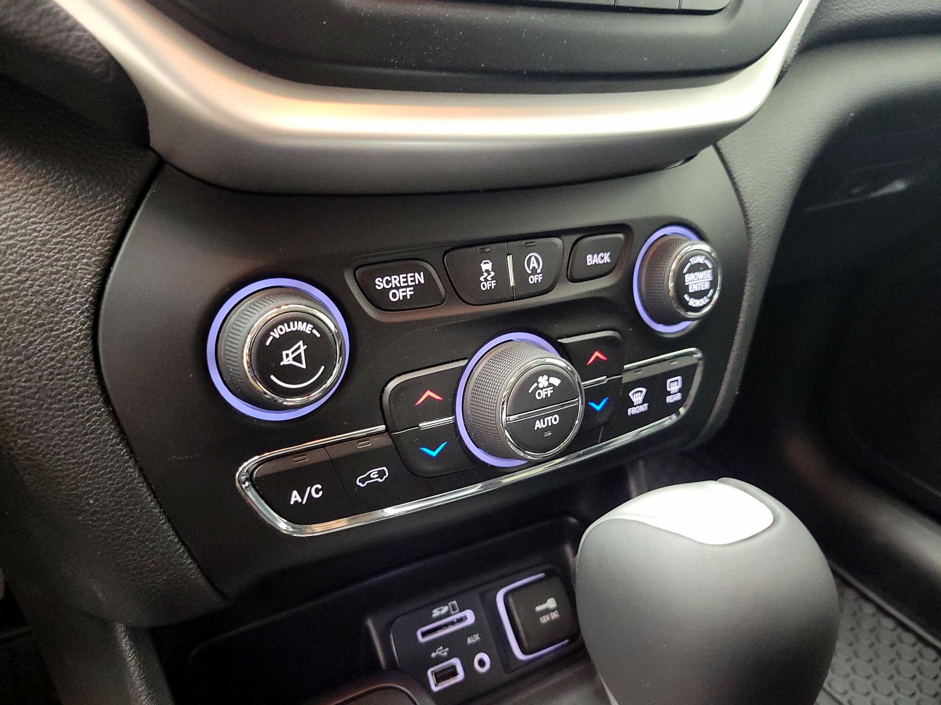 Thumbnail: 2015 Jeep Cherokee - 17