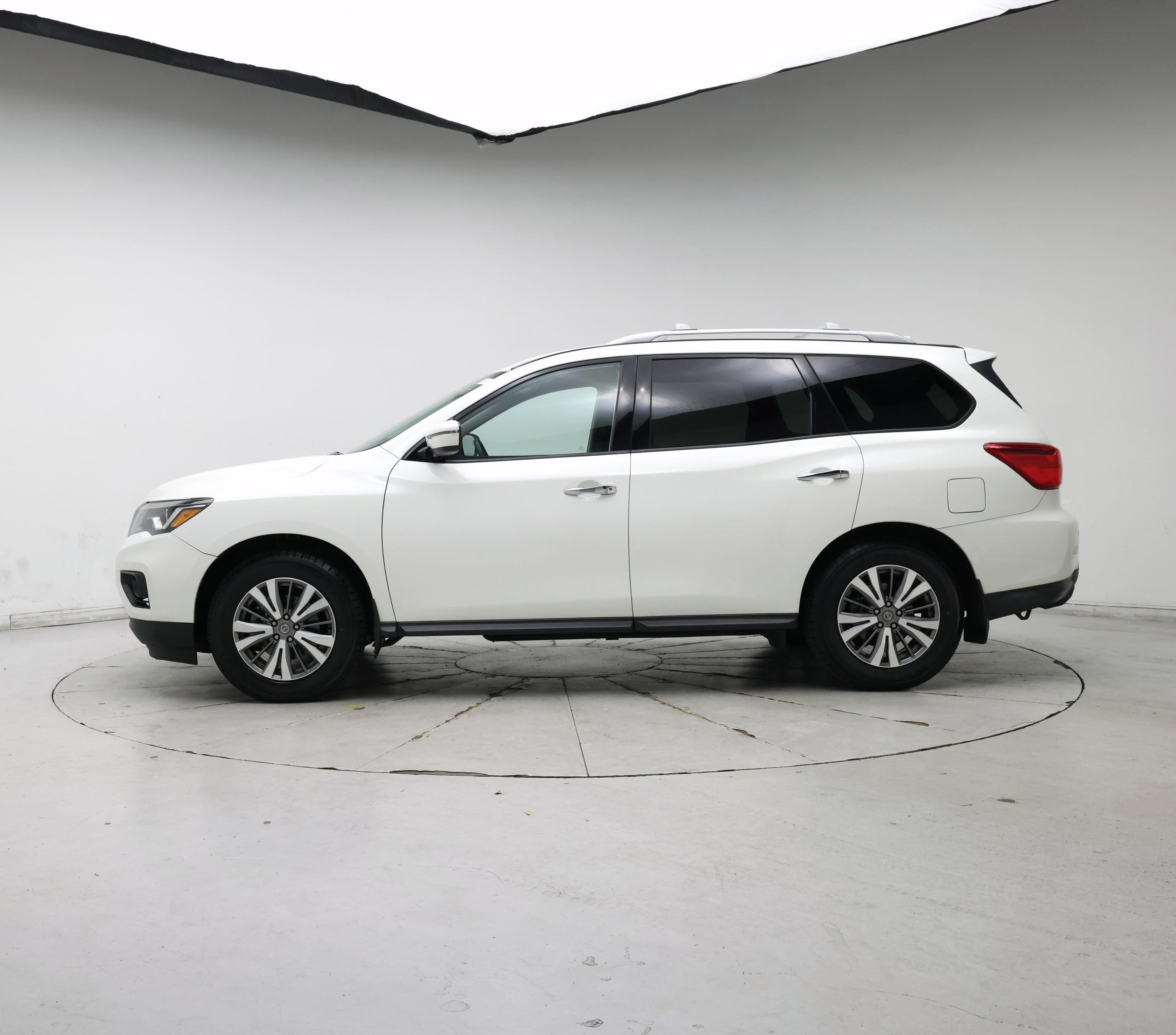 Thumbnail: 2019 Nissan Pathfinder - 3