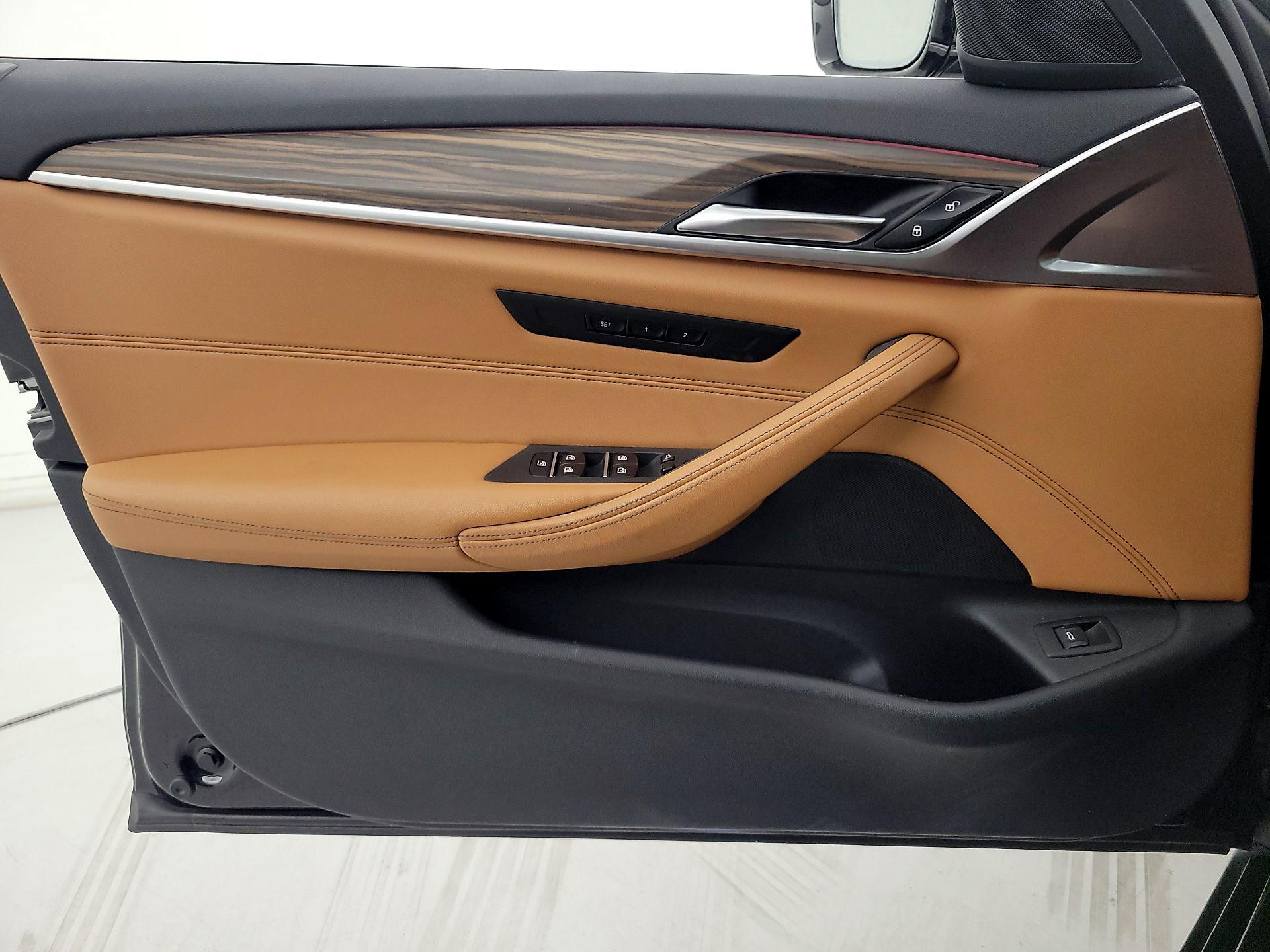 Thumbnail: 2021 BMW 5 Series - 12