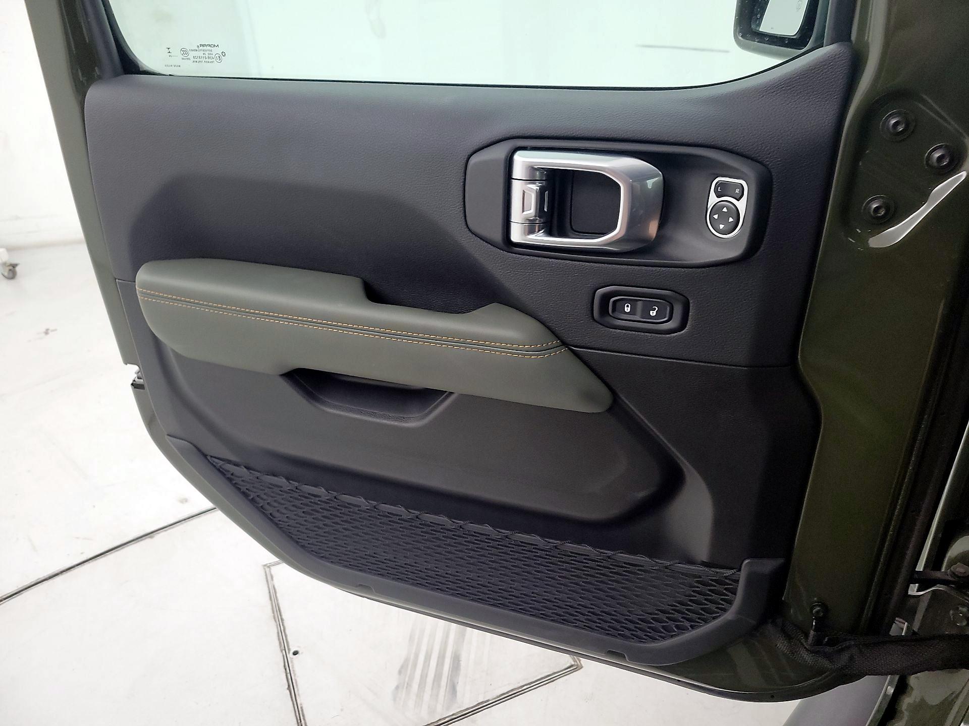 Thumbnail: 2024 Jeep Gladiator - 12