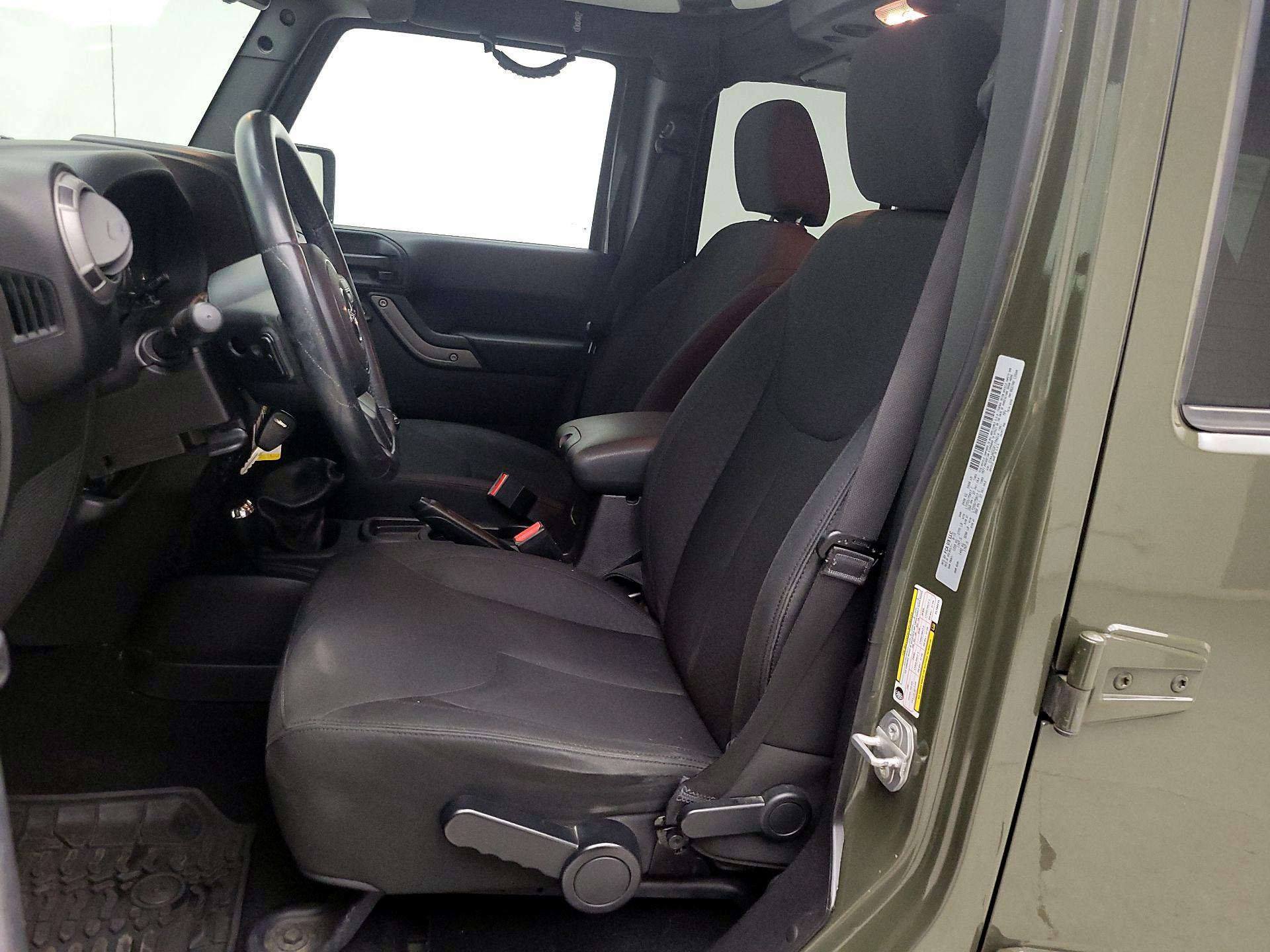 Thumbnail: 2015 Jeep Wrangler - 11