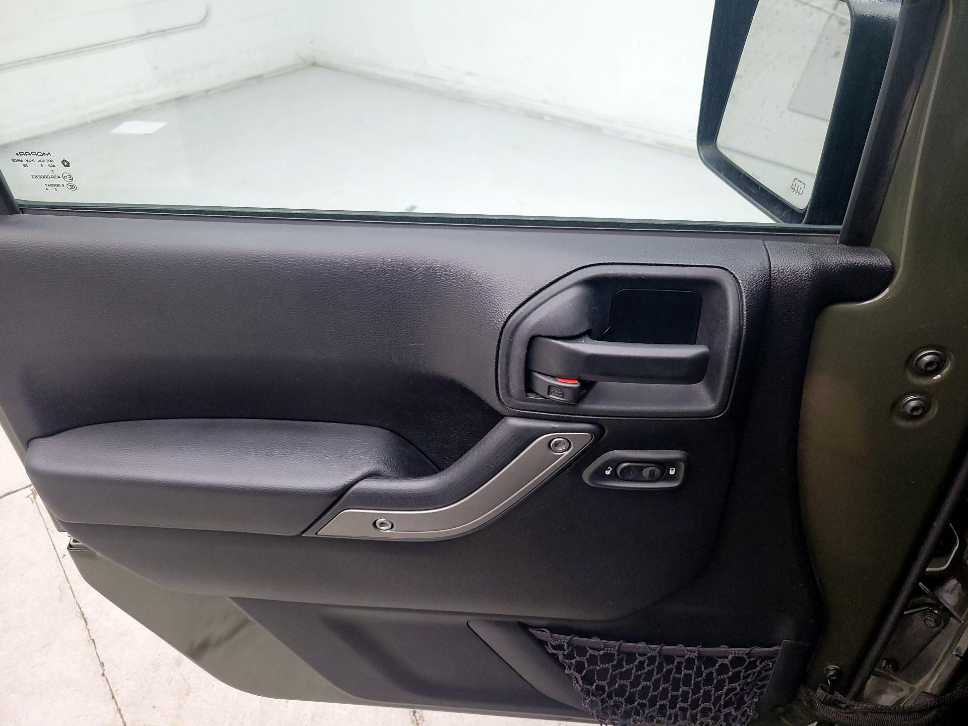 Thumbnail: 2015 Jeep Wrangler - 12