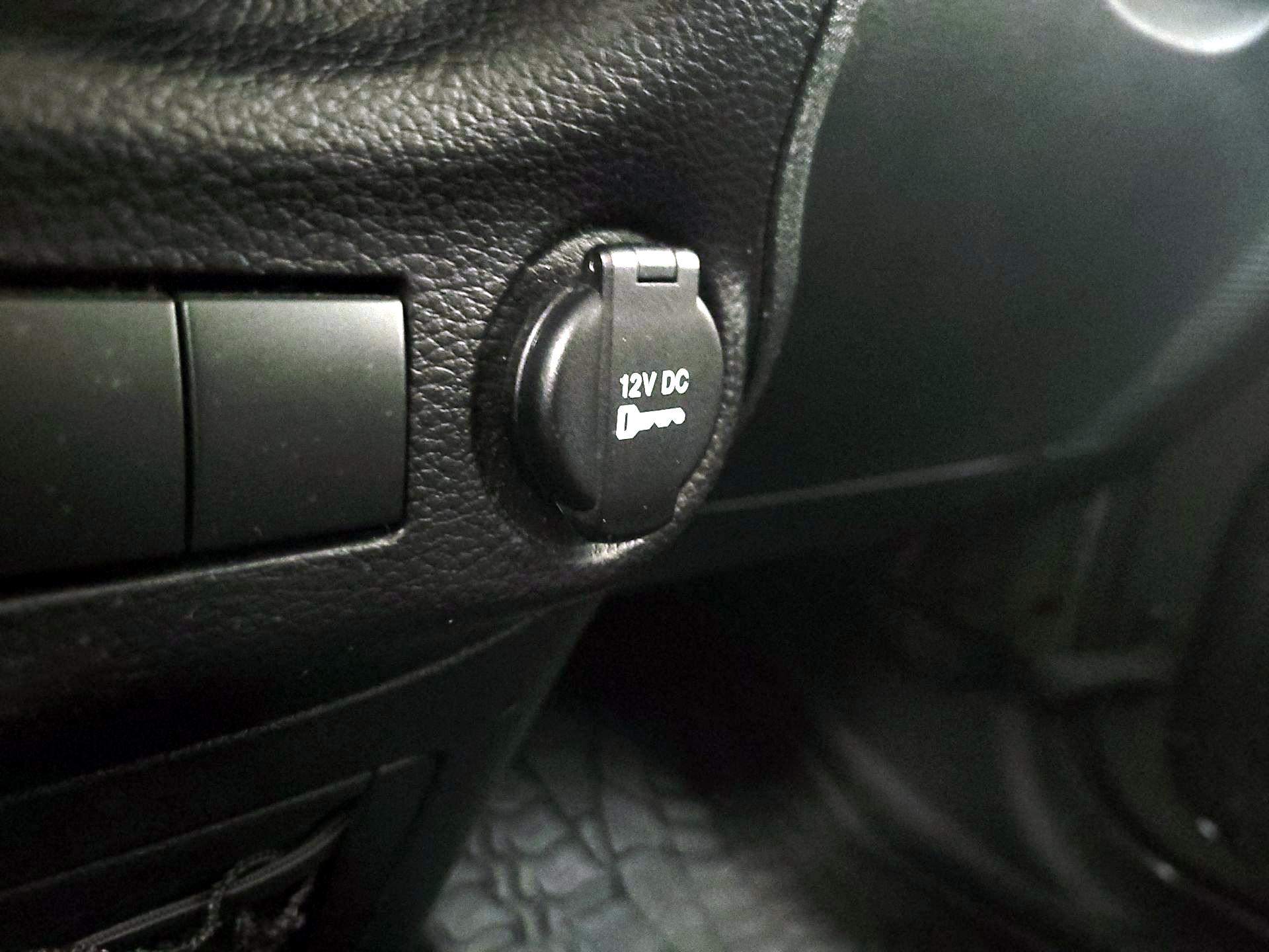 Thumbnail: 2015 Jeep Wrangler - 16