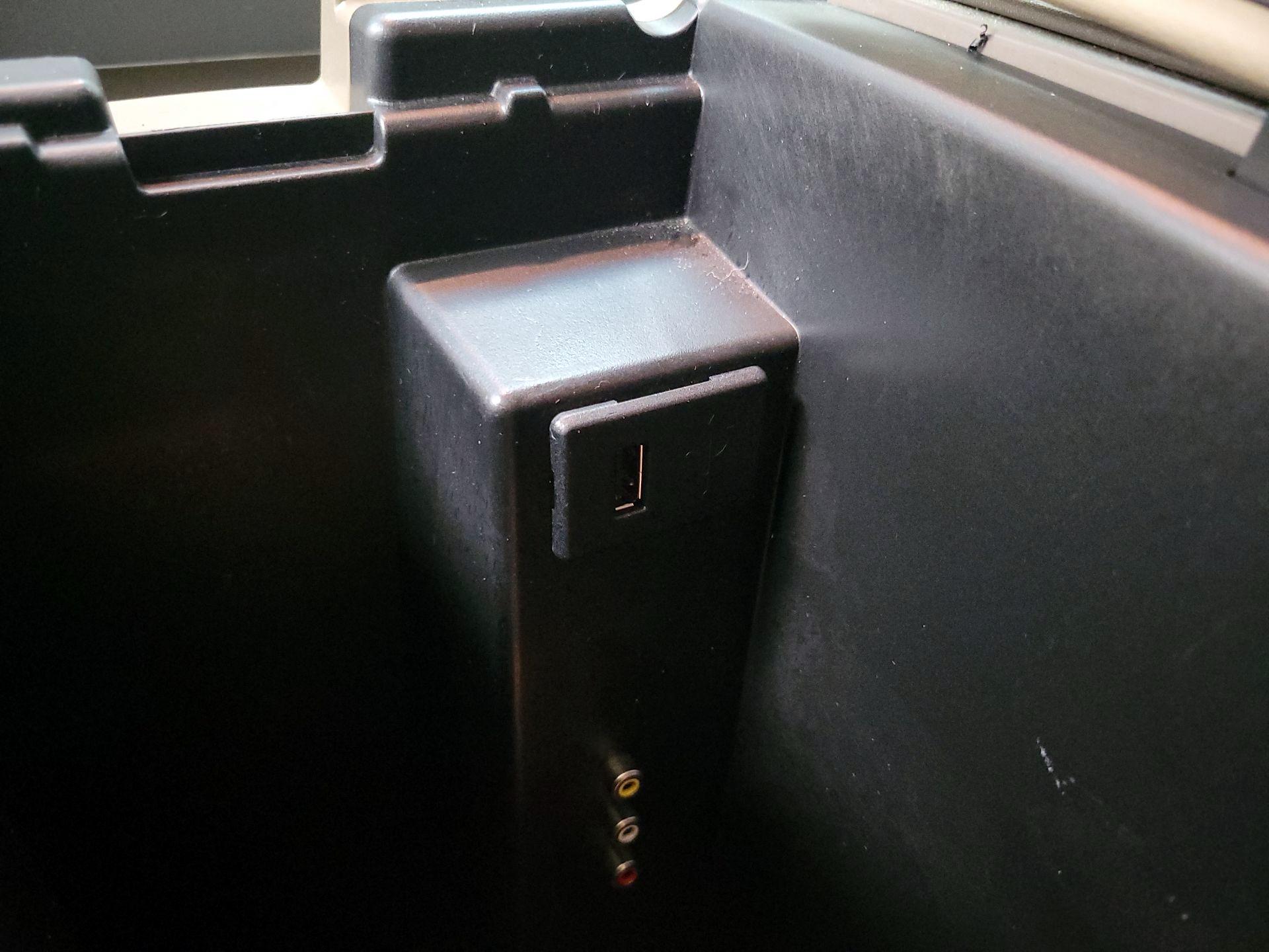 Thumbnail: 2015 Nissan Armada - 19