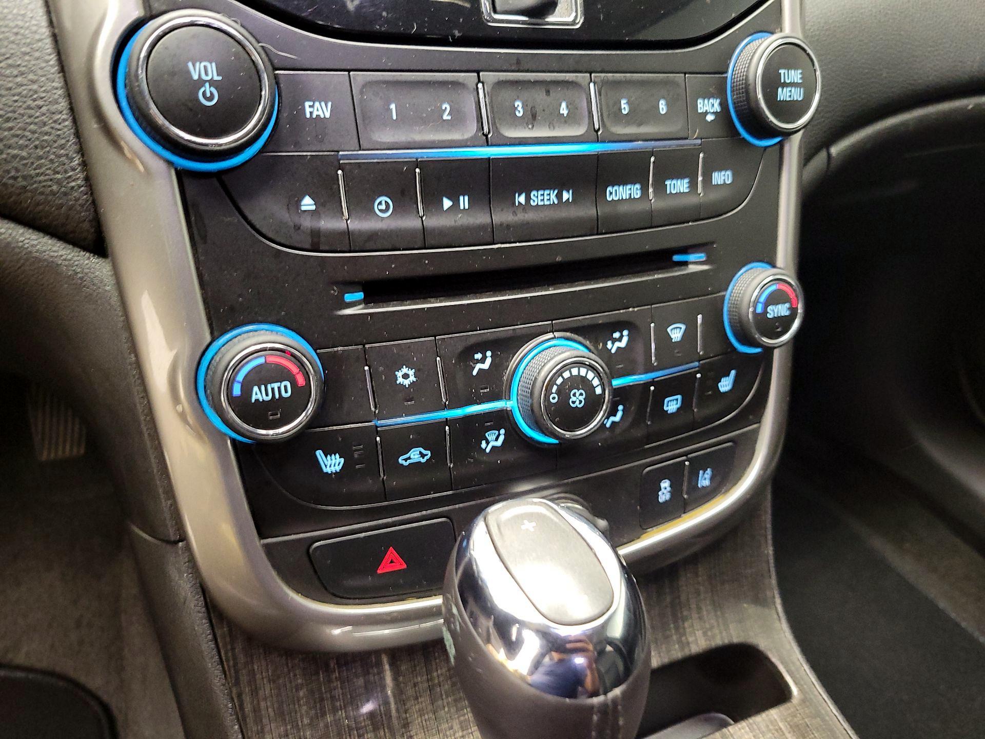 Thumbnail: 2015 Chevrolet Malibu - 17