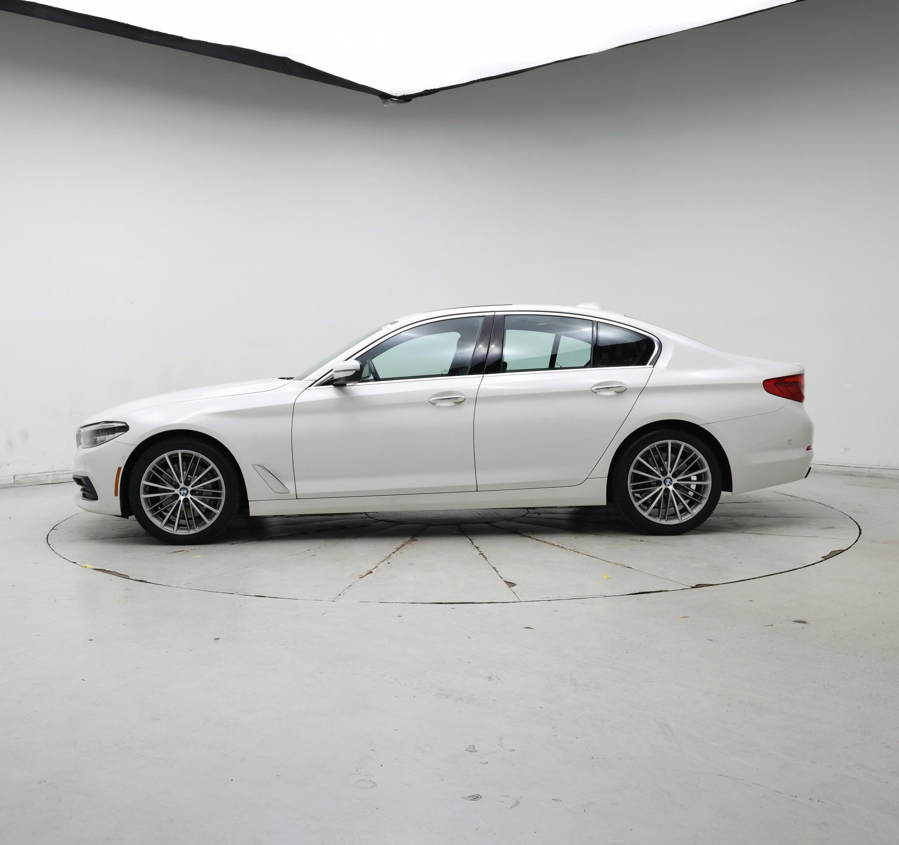 Thumbnail: 2017 BMW 5 Series - 3
