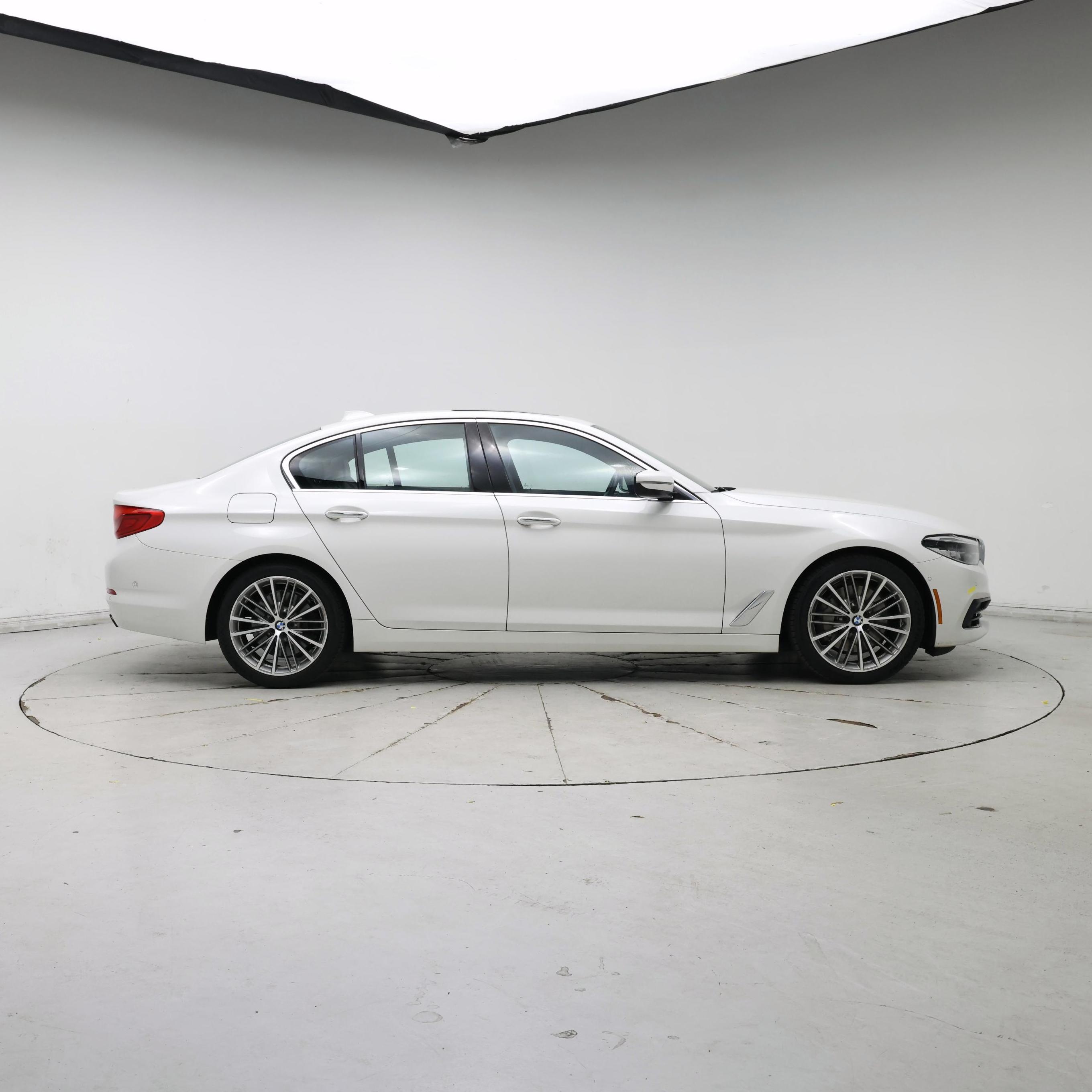 Thumbnail: 2017 BMW 5 Series - 7