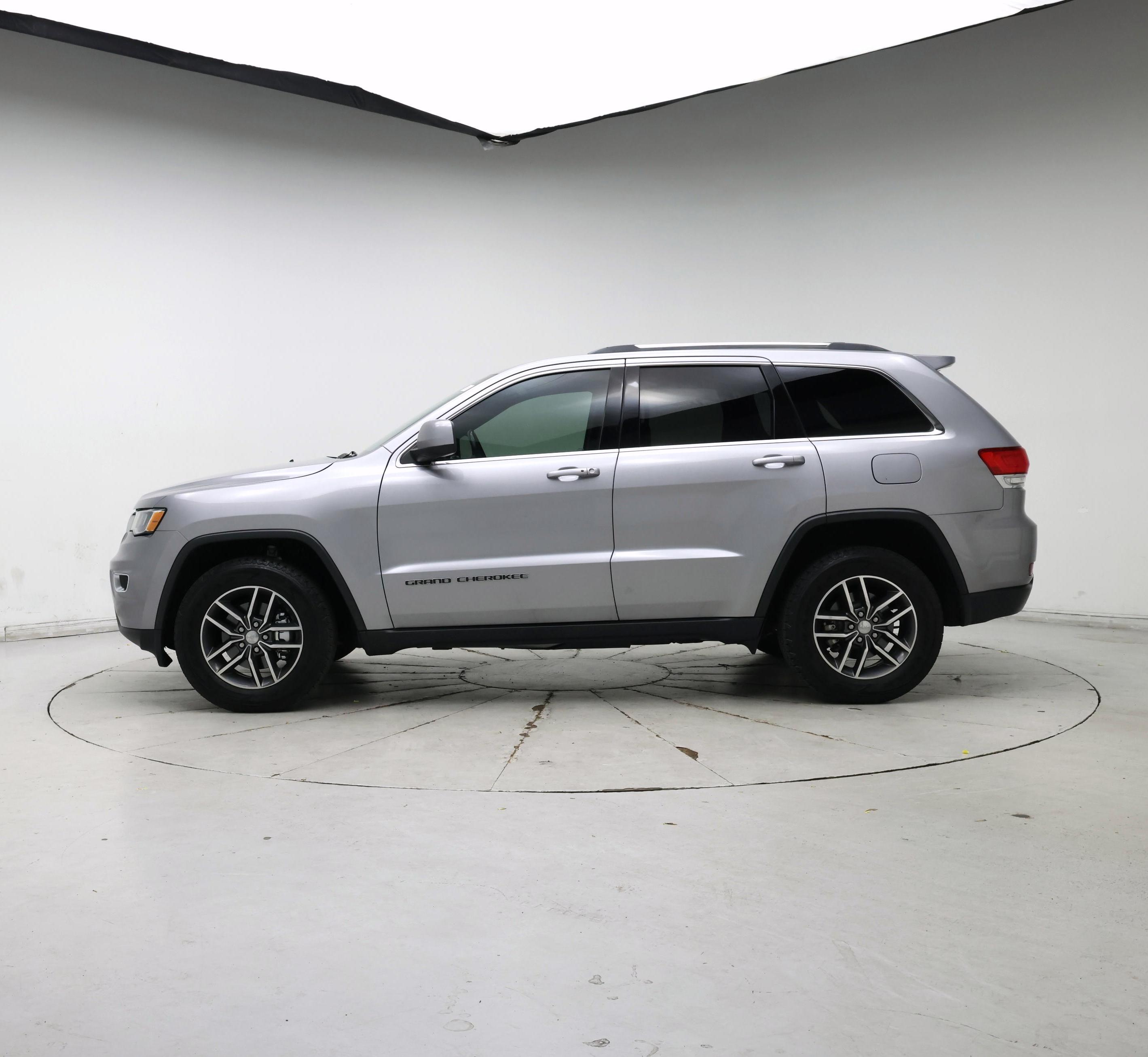 Thumbnail: 2018 Jeep Grand Cherokee - 3