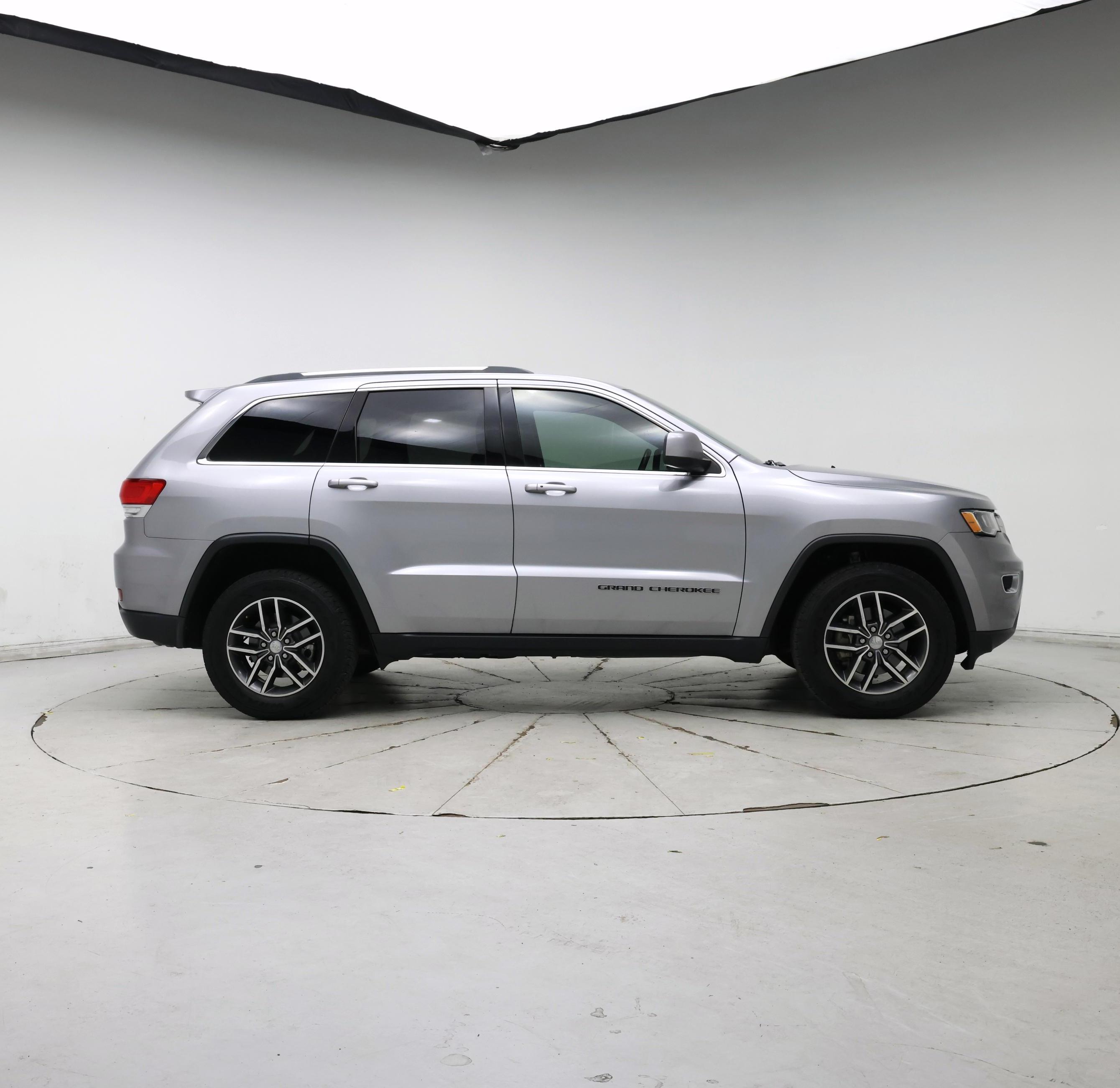 Thumbnail: 2018 Jeep Grand Cherokee - 7