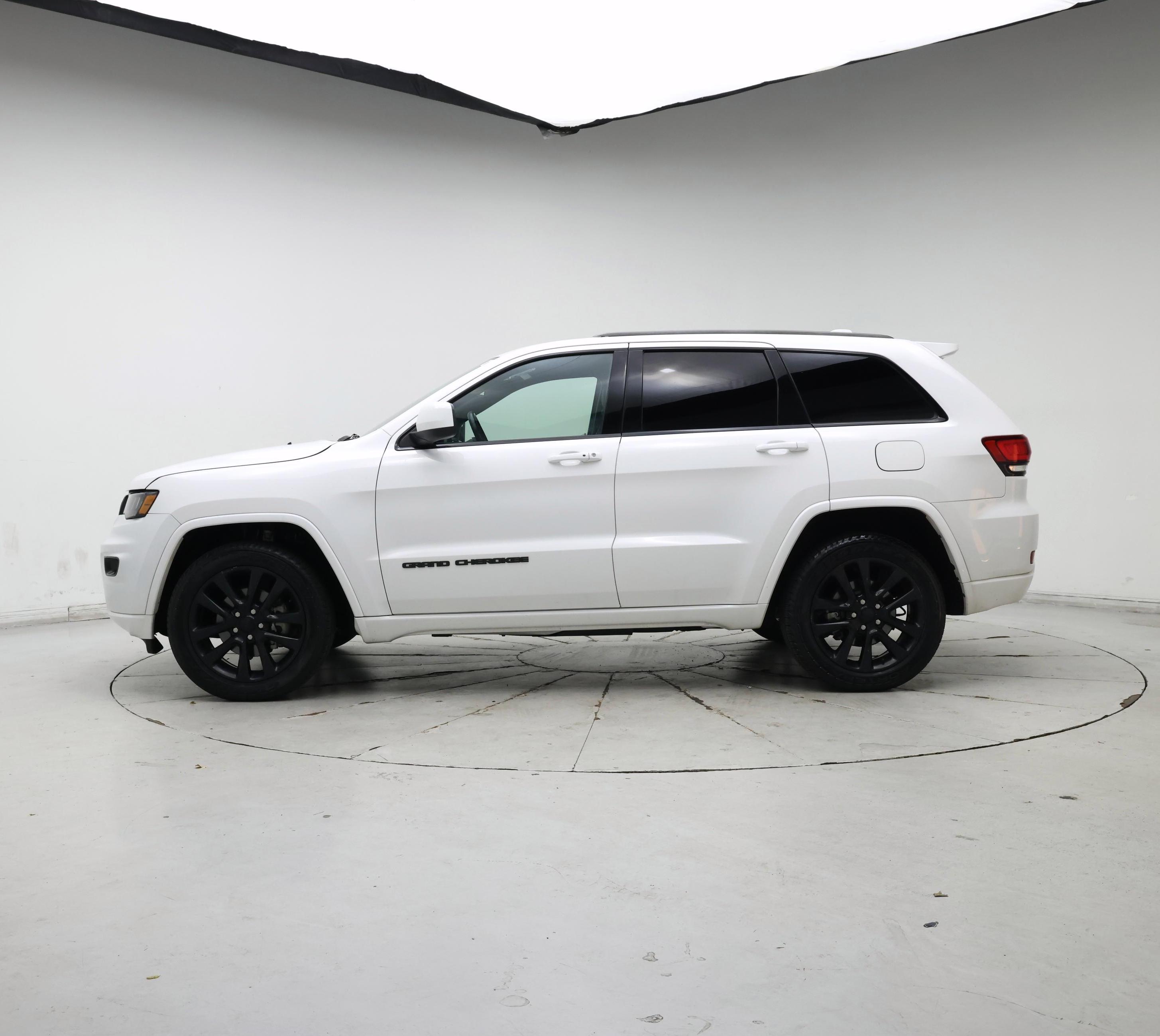 Thumbnail: 2019 Jeep Grand Cherokee - 3