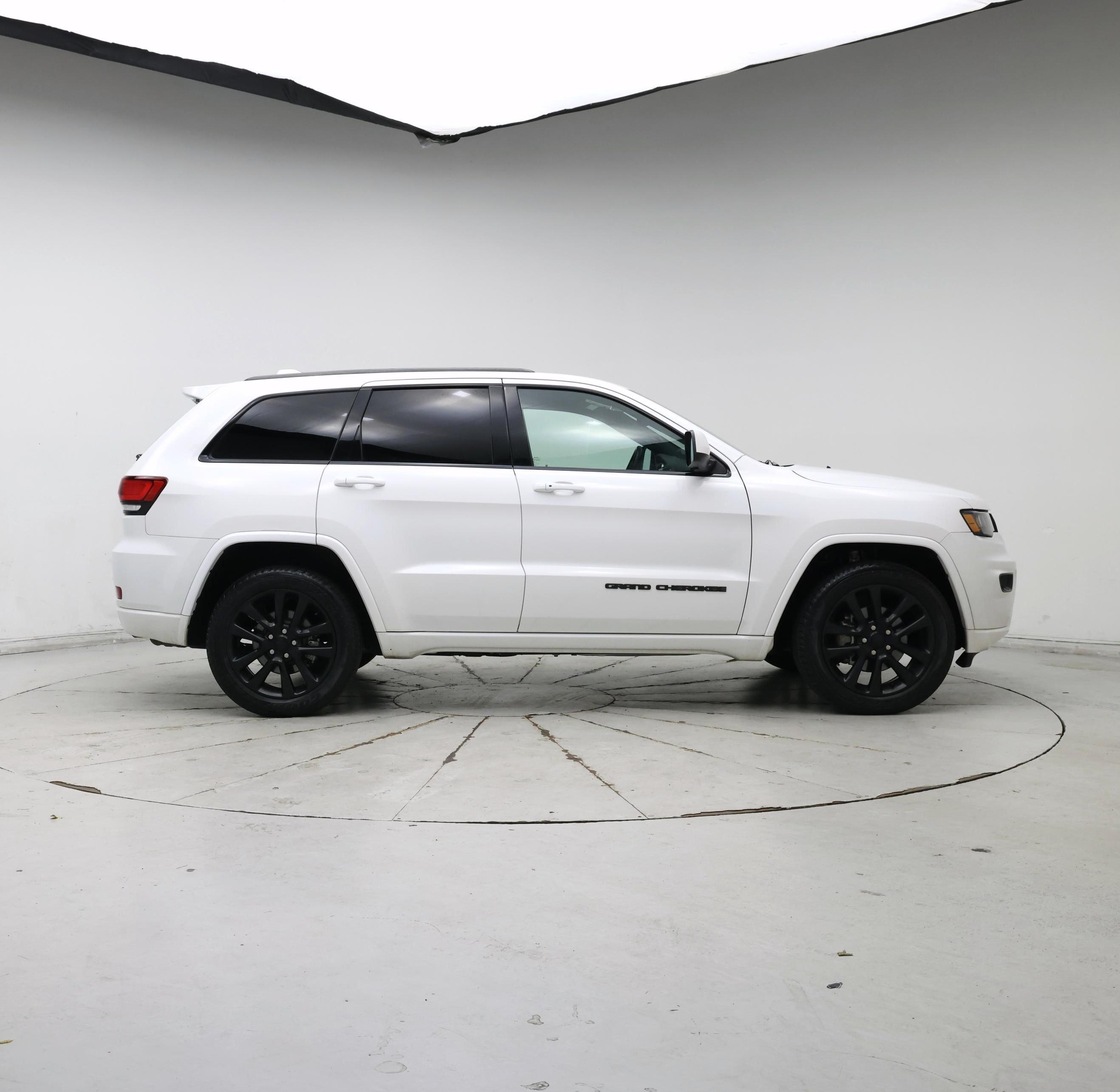 Thumbnail: 2019 Jeep Grand Cherokee - 7