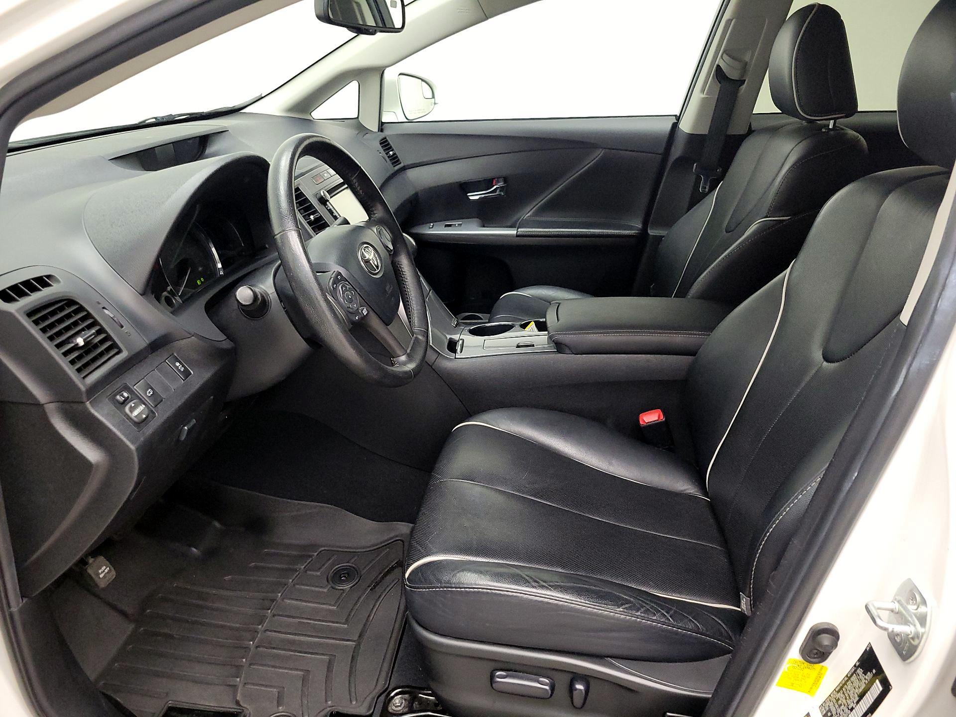 Thumbnail: 2013 Toyota Venza - 11