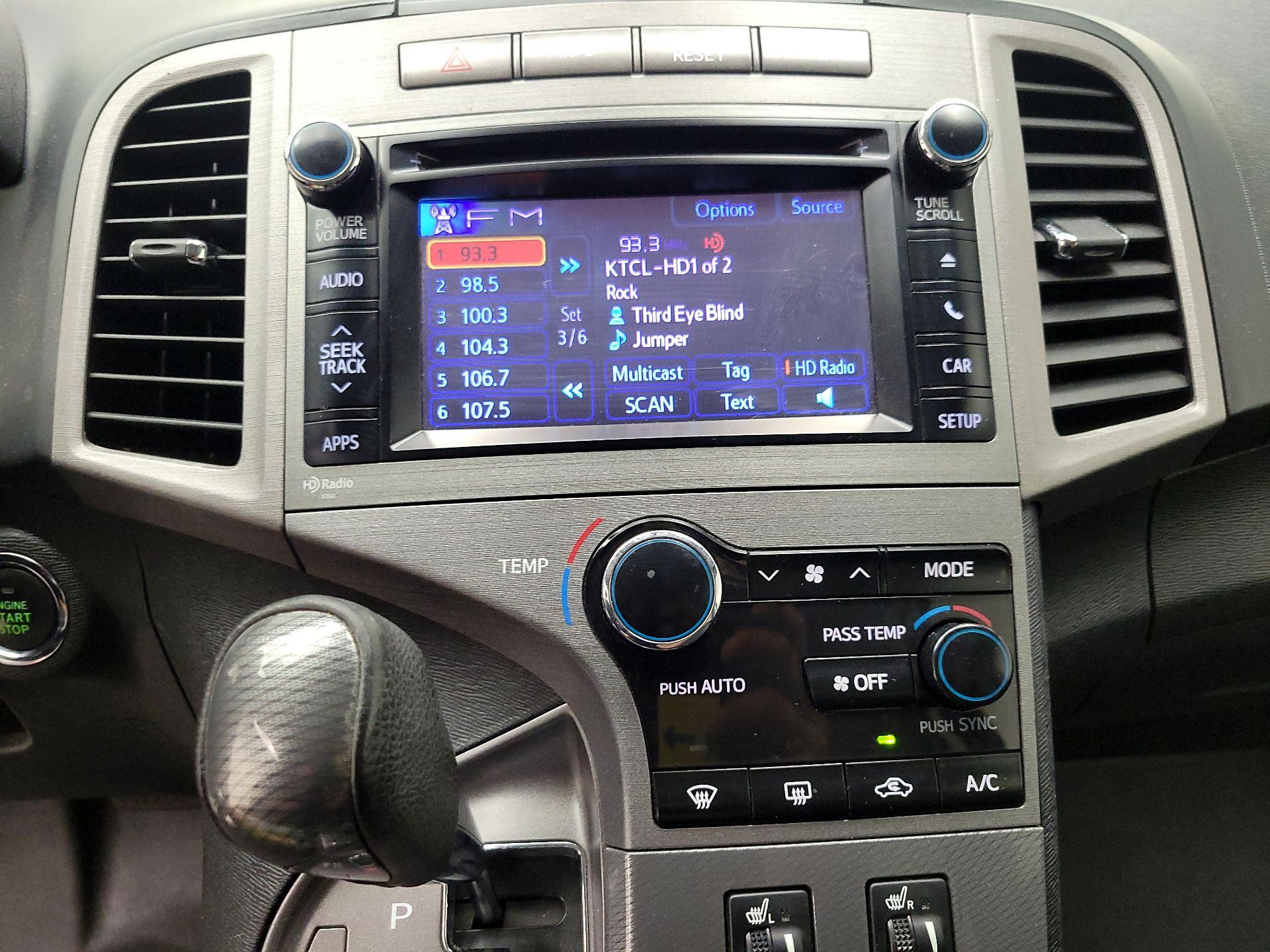 Thumbnail: 2013 Toyota Venza - 16
