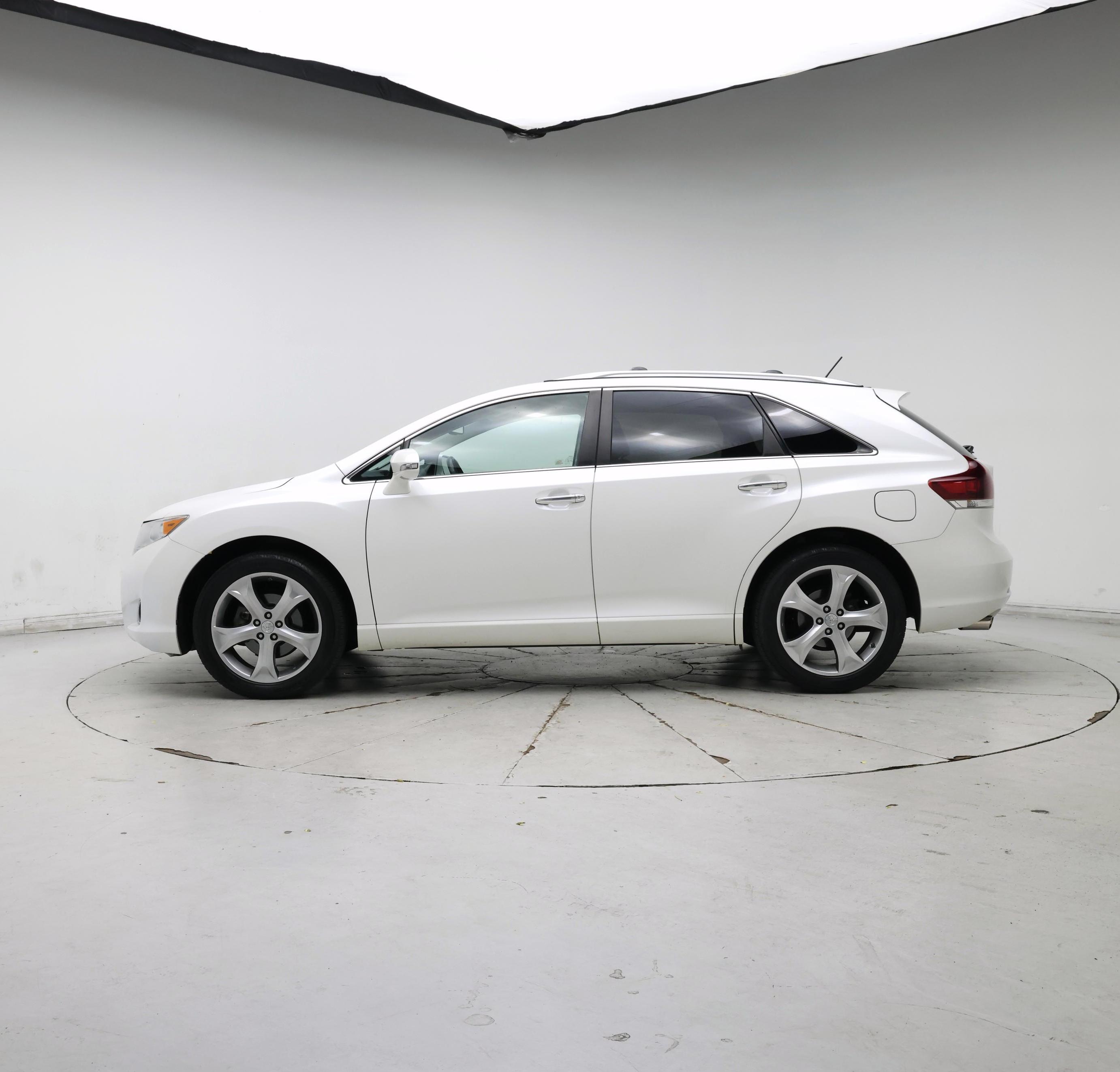 Thumbnail: 2013 Toyota Venza - 3