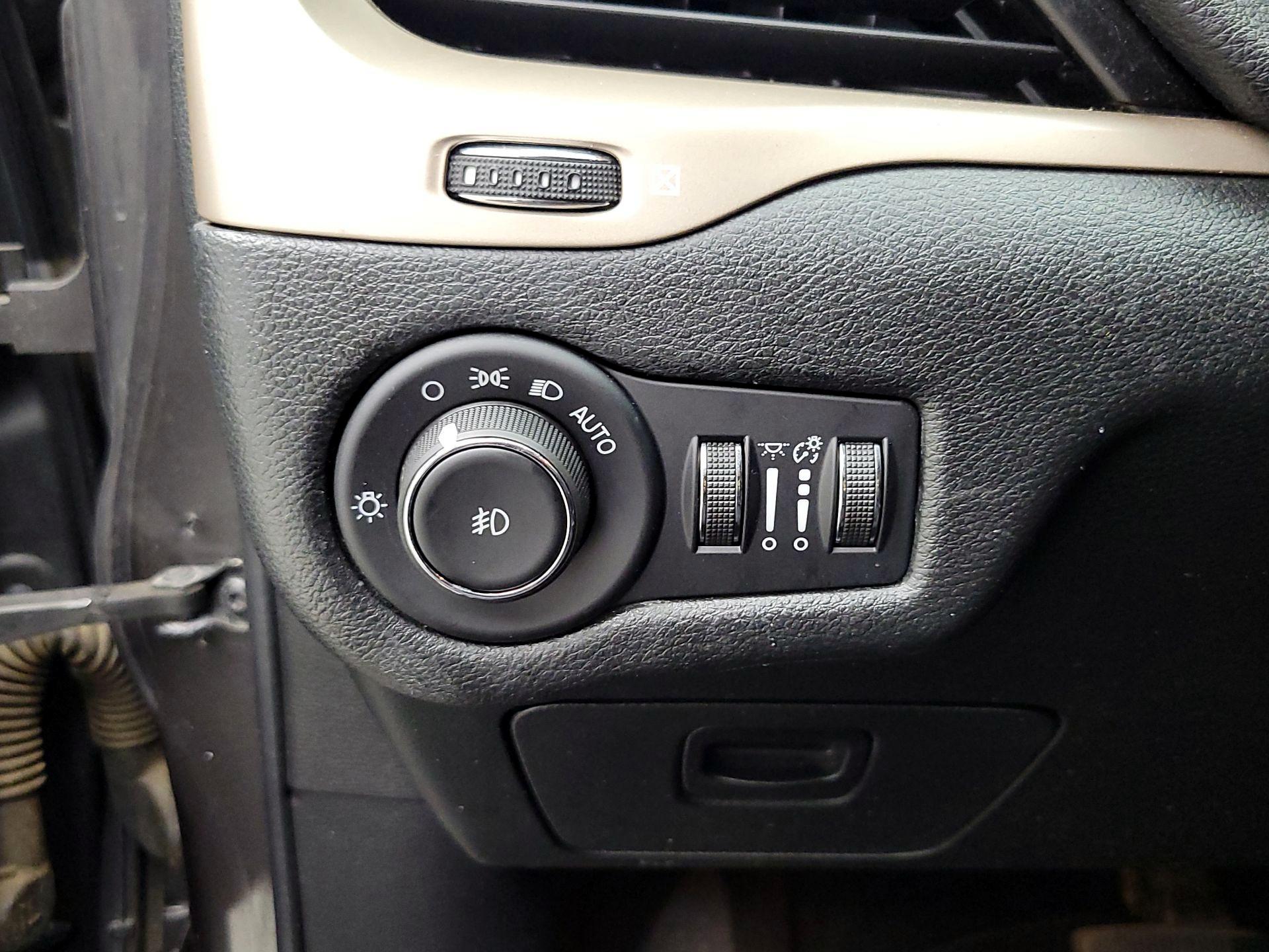 Thumbnail: 2014 Jeep Cherokee - 13