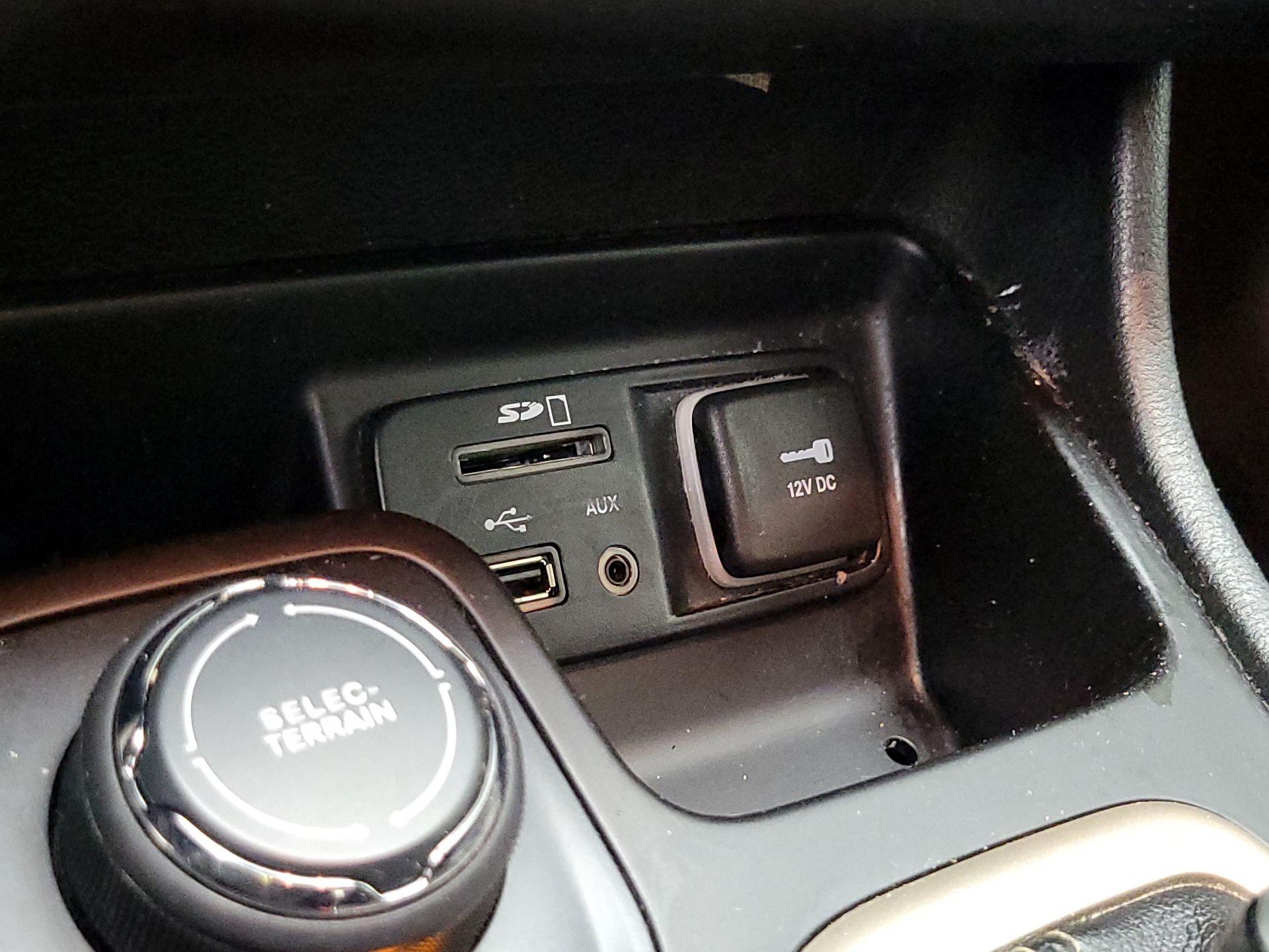 Thumbnail: 2014 Jeep Cherokee - 17