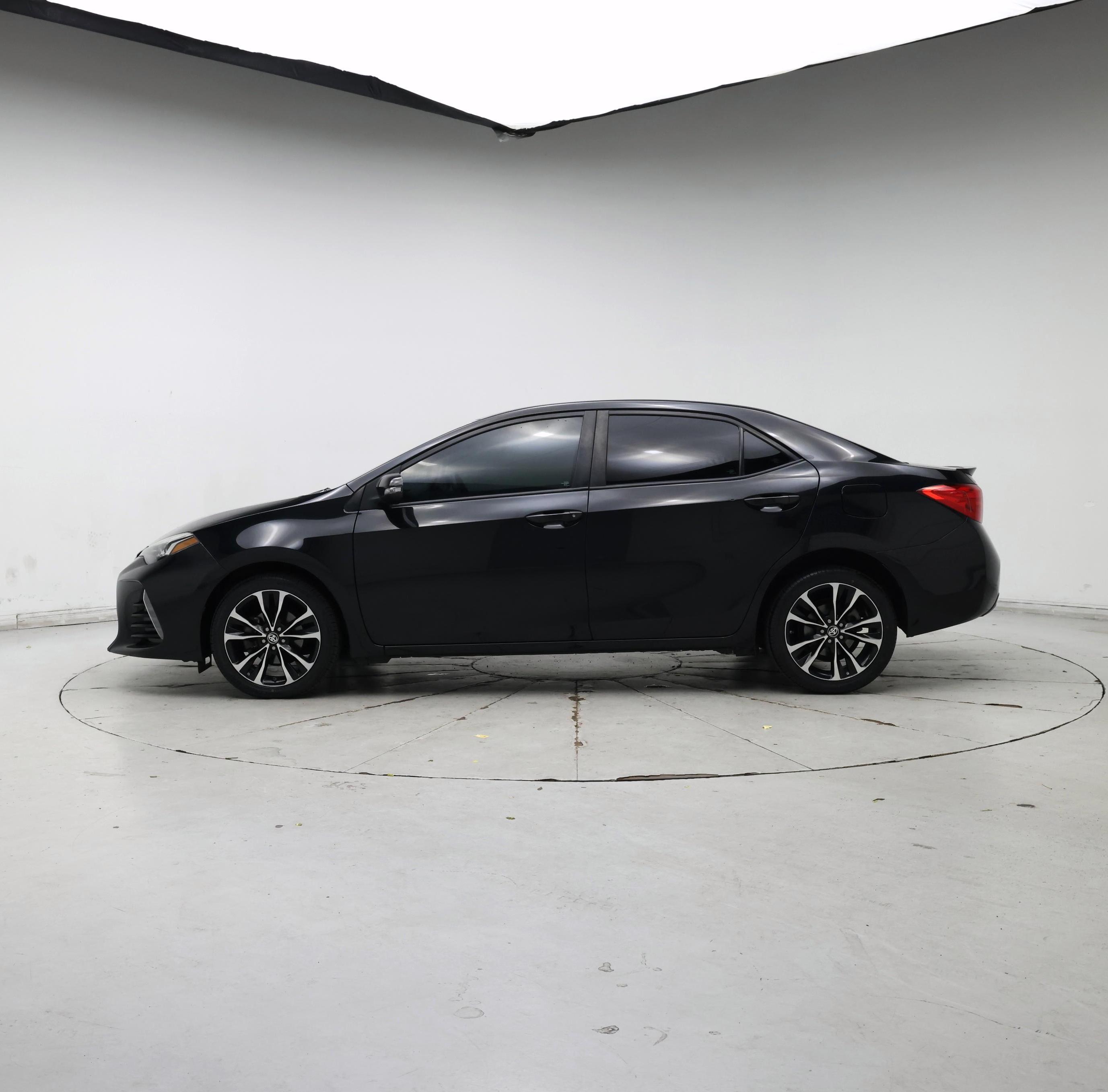 Thumbnail: 2017 Toyota Corolla - 3