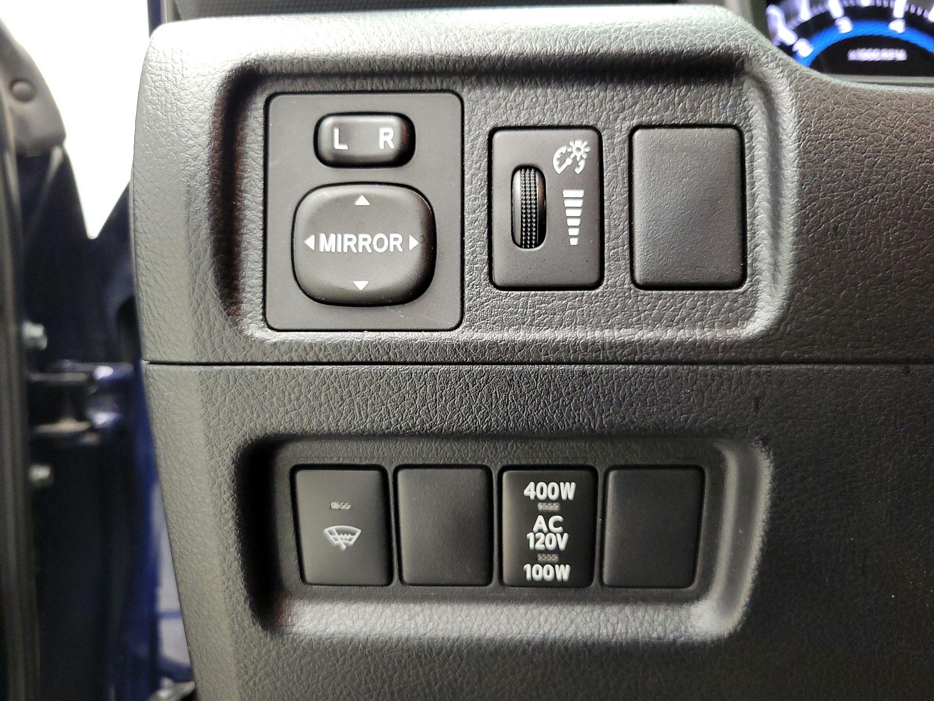 Thumbnail: 2015 Toyota 4Runner - 13
