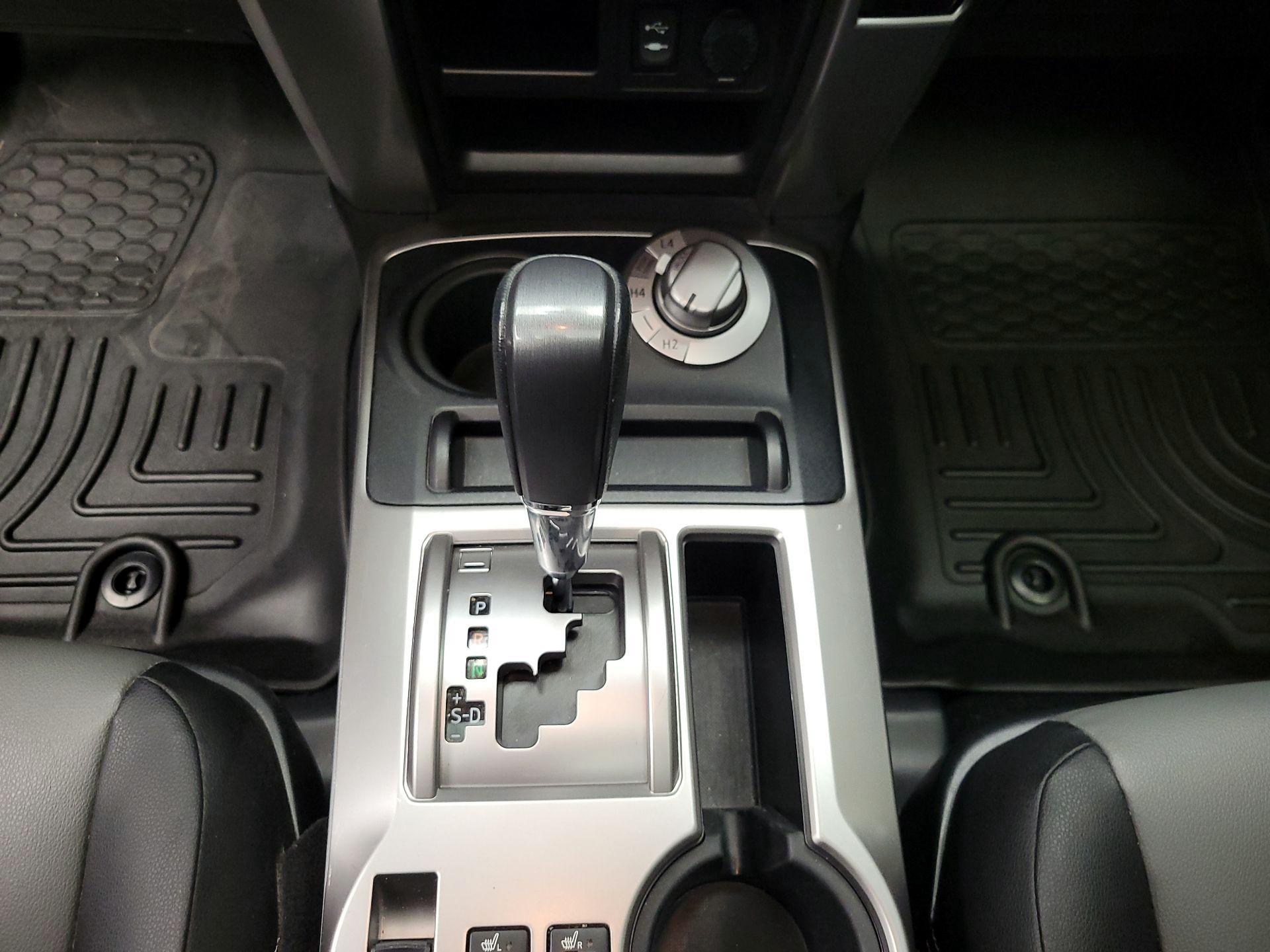 Thumbnail: 2015 Toyota 4Runner - 18