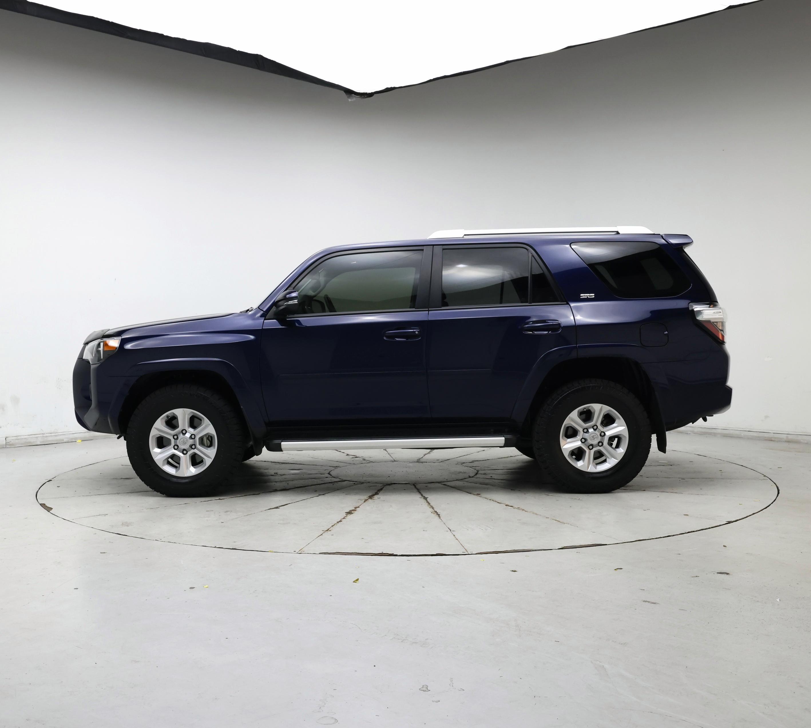 Thumbnail: 2015 Toyota 4Runner - 3