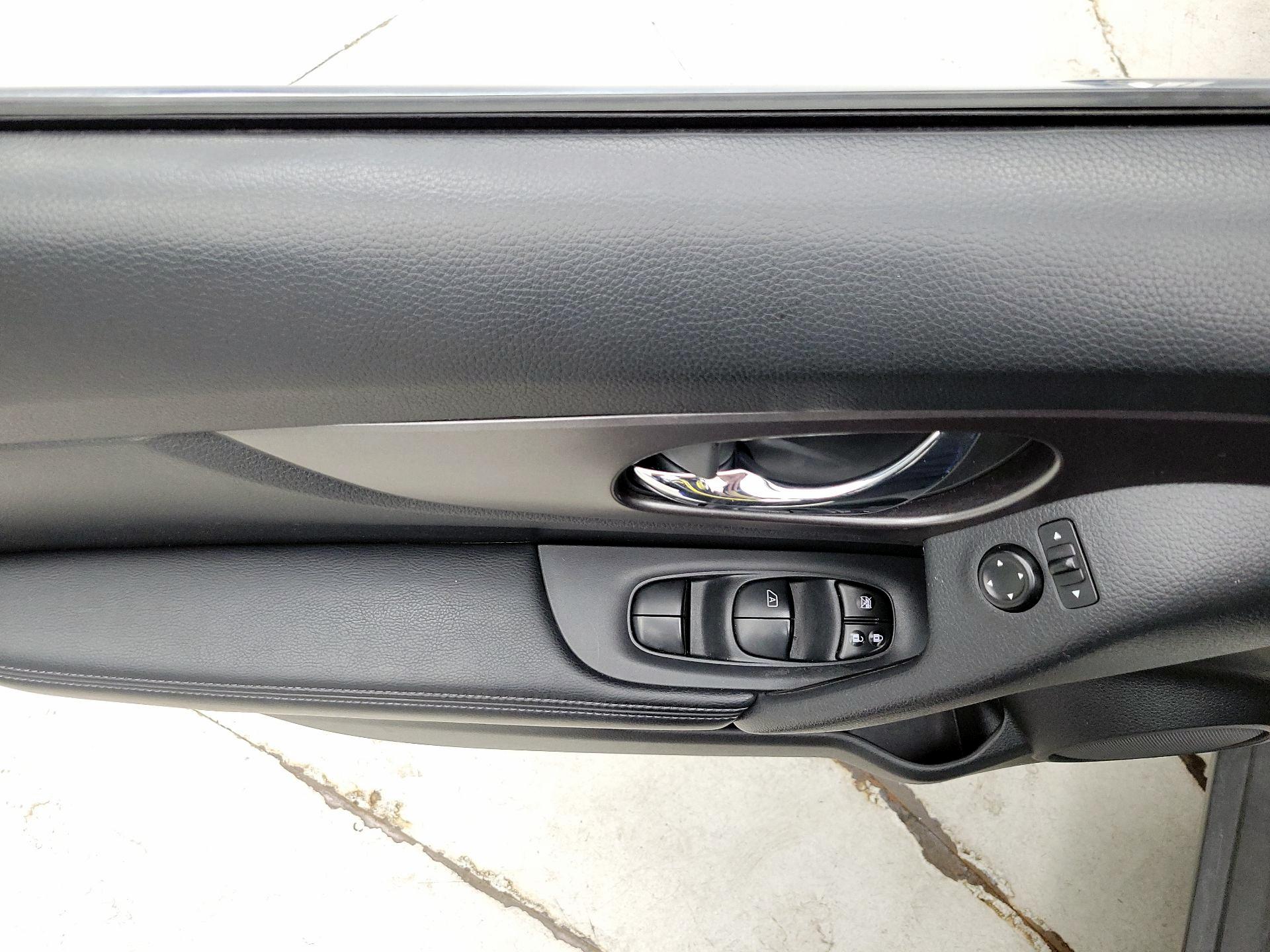 Thumbnail: 2016 Nissan Rogue - 12