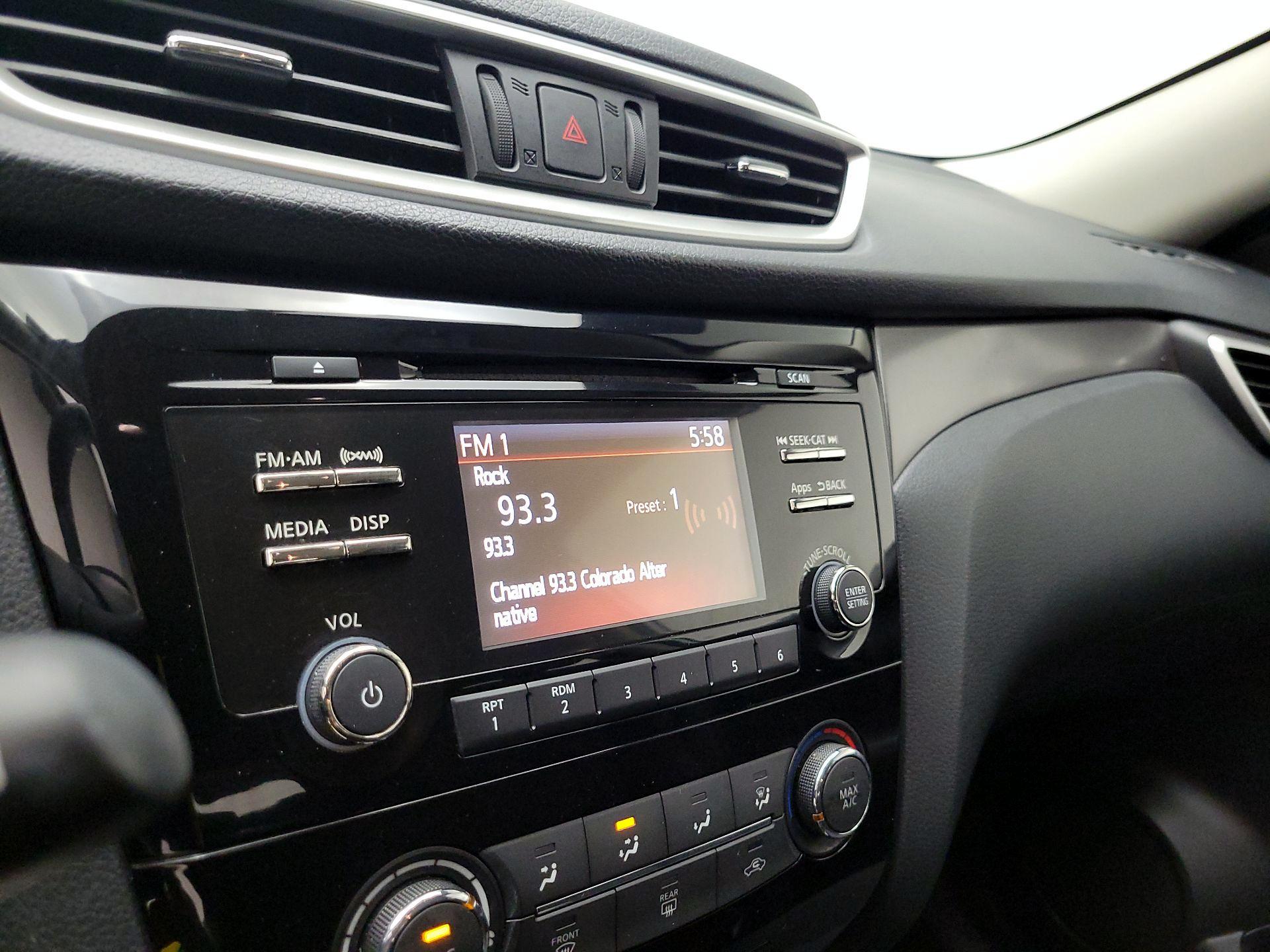 Thumbnail: 2016 Nissan Rogue - 15