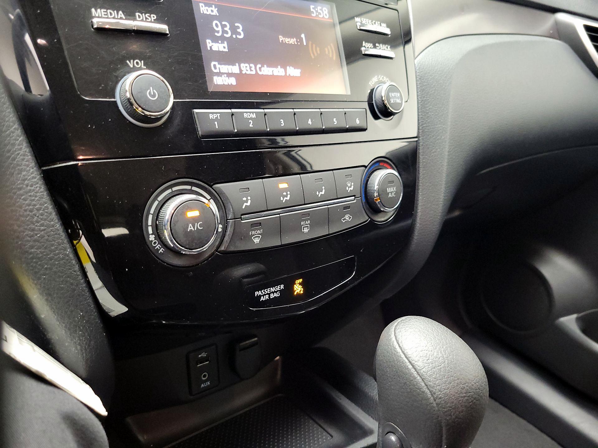 Thumbnail: 2016 Nissan Rogue - 16