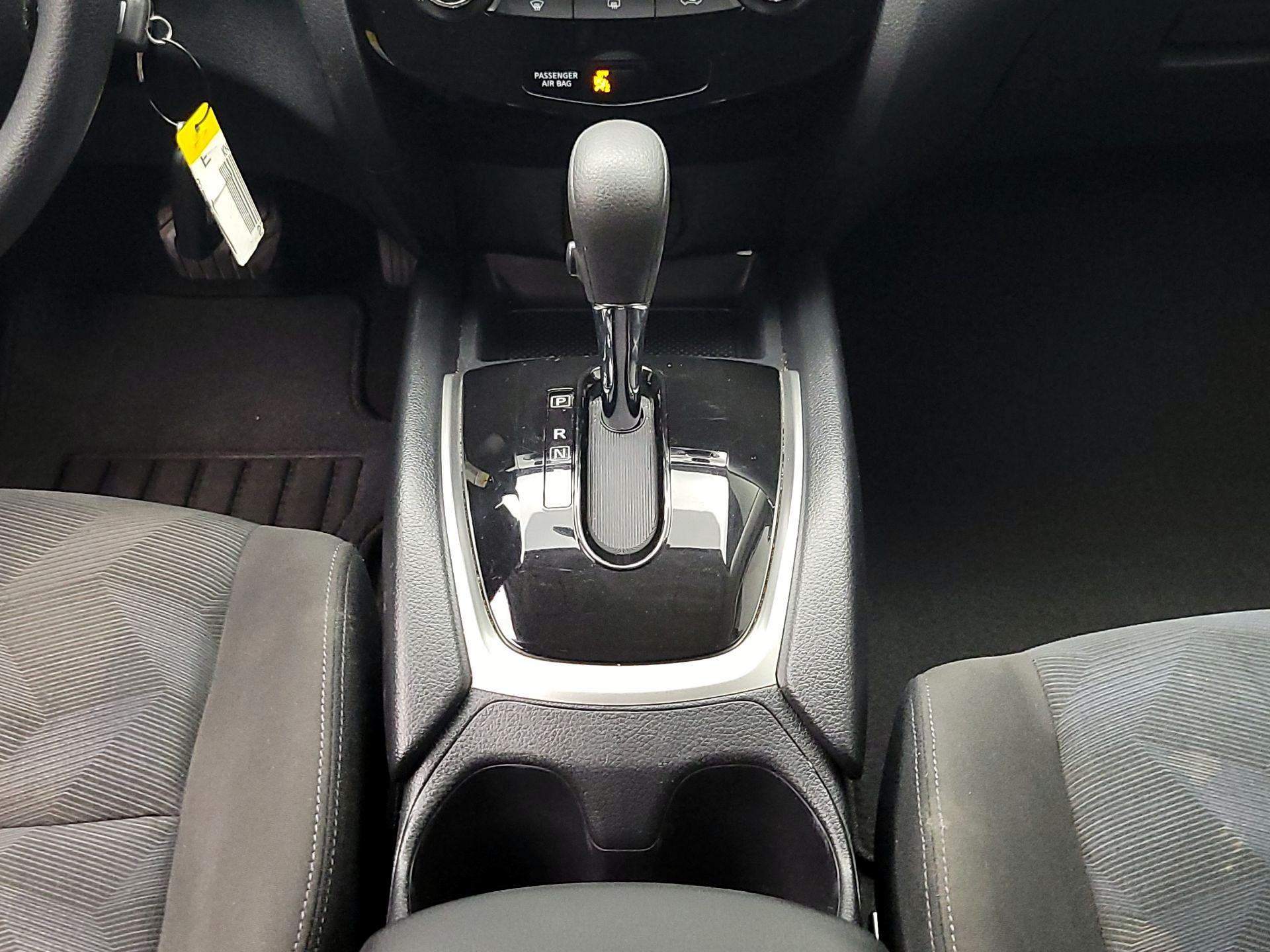 Thumbnail: 2016 Nissan Rogue - 17