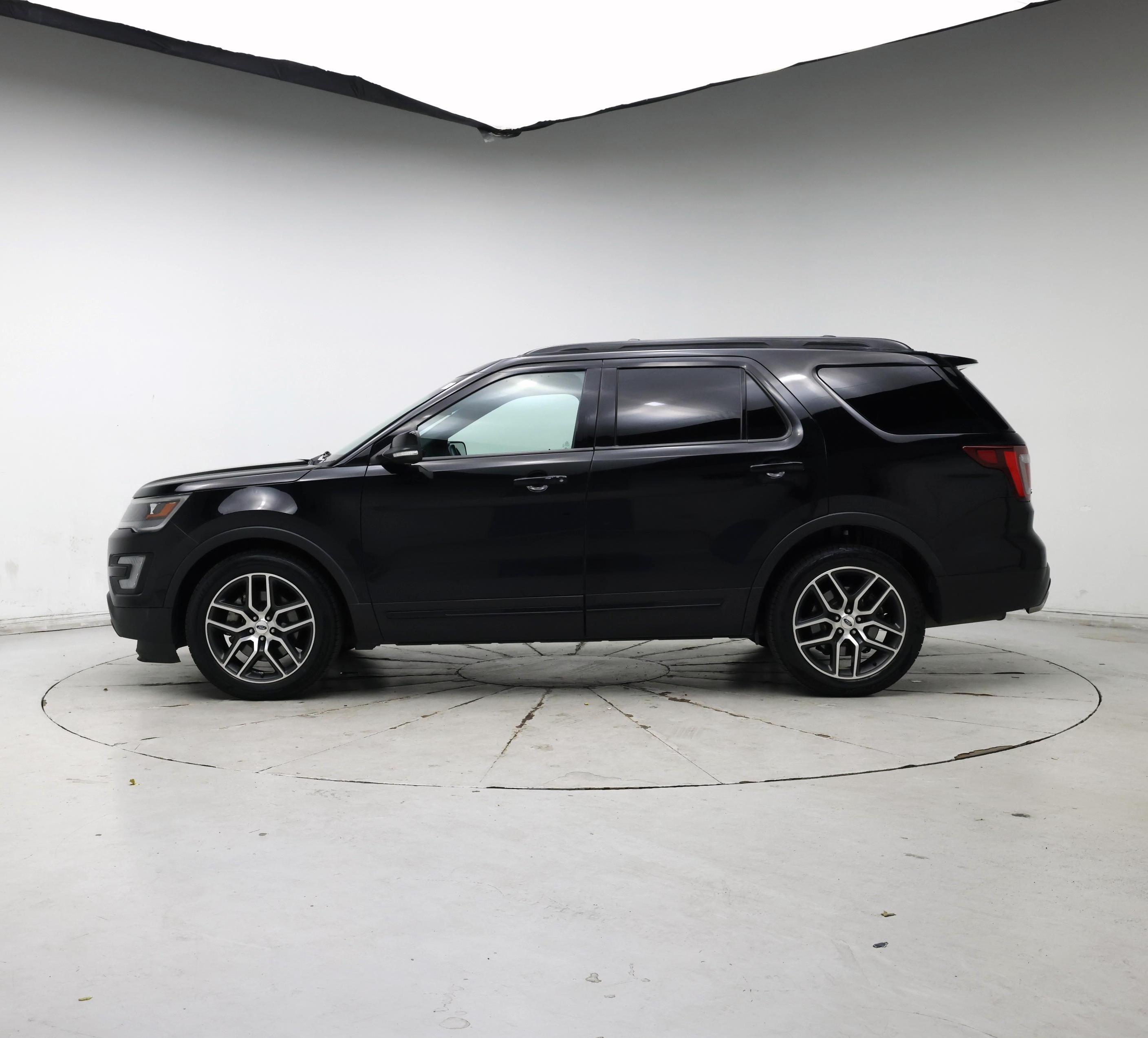Thumbnail: 2017 Ford Explorer - 3