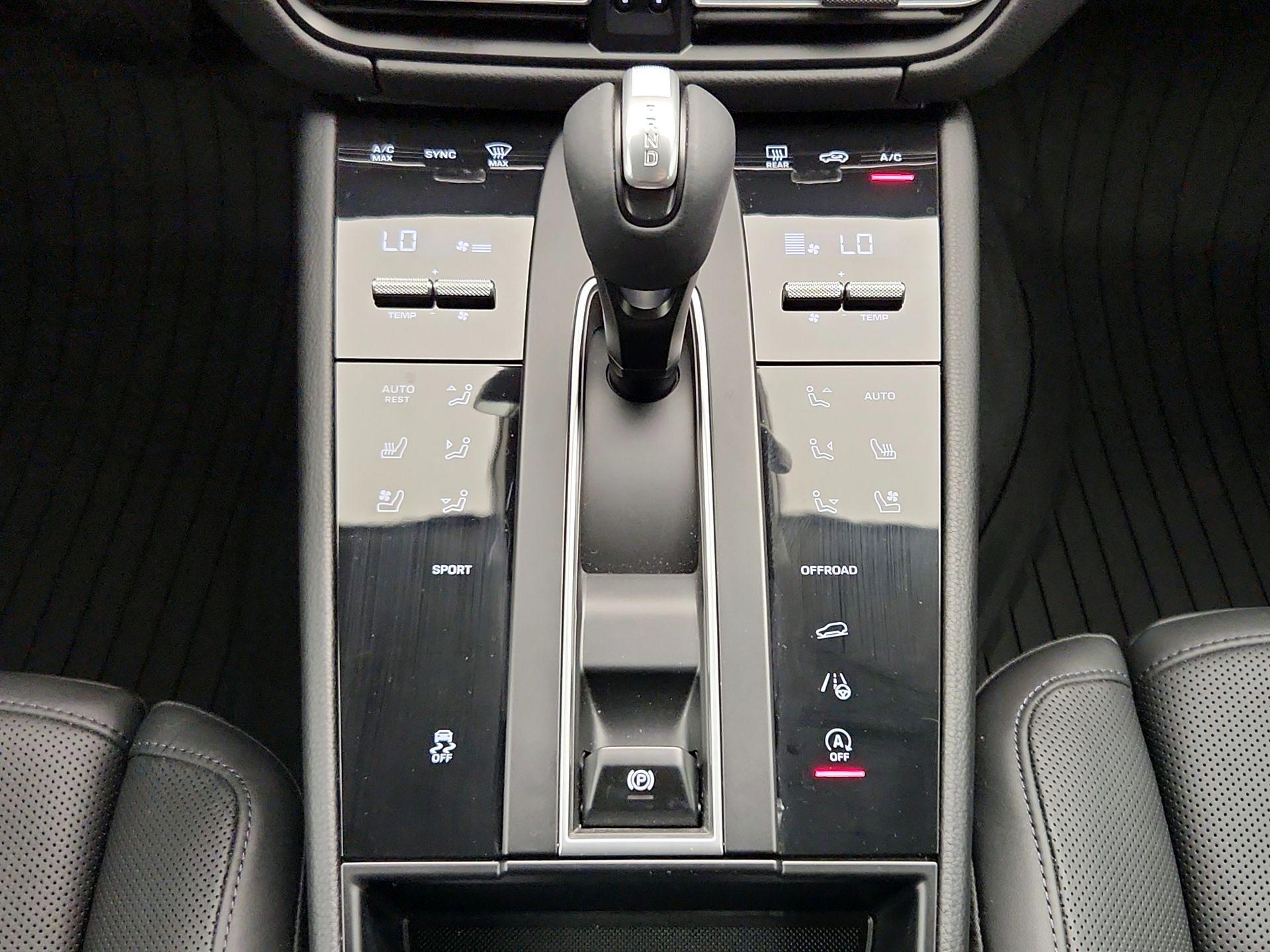 Thumbnail: 2022 Porsche Macan - 18