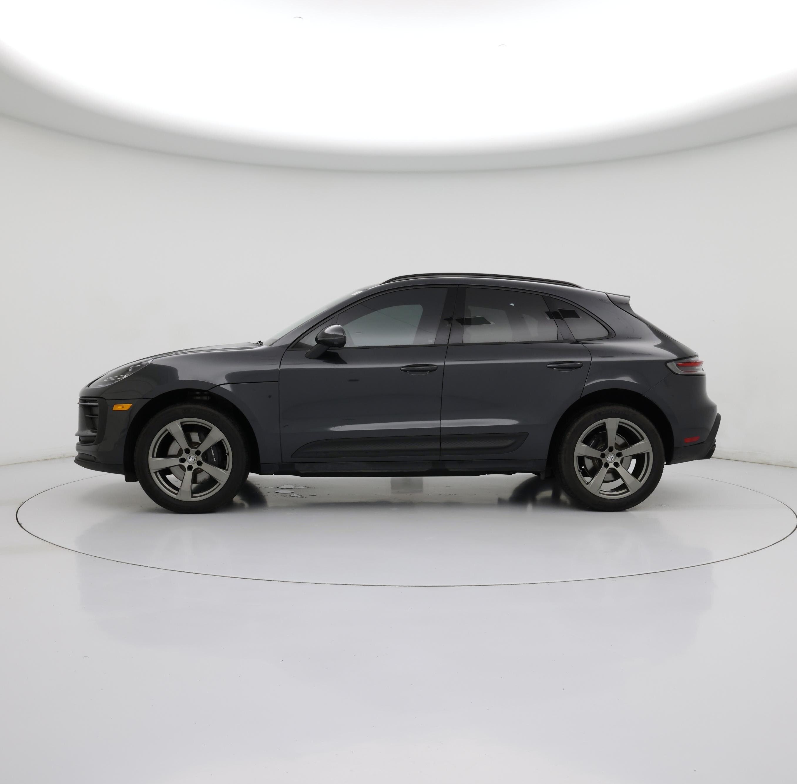 Thumbnail: 2022 Porsche Macan - 3
