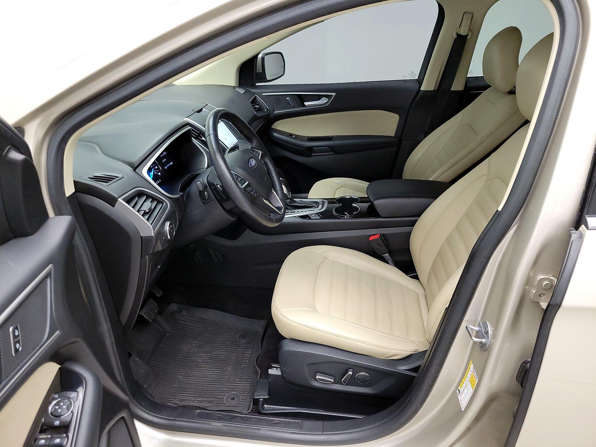Thumbnail: 2017 Ford Edge - 11