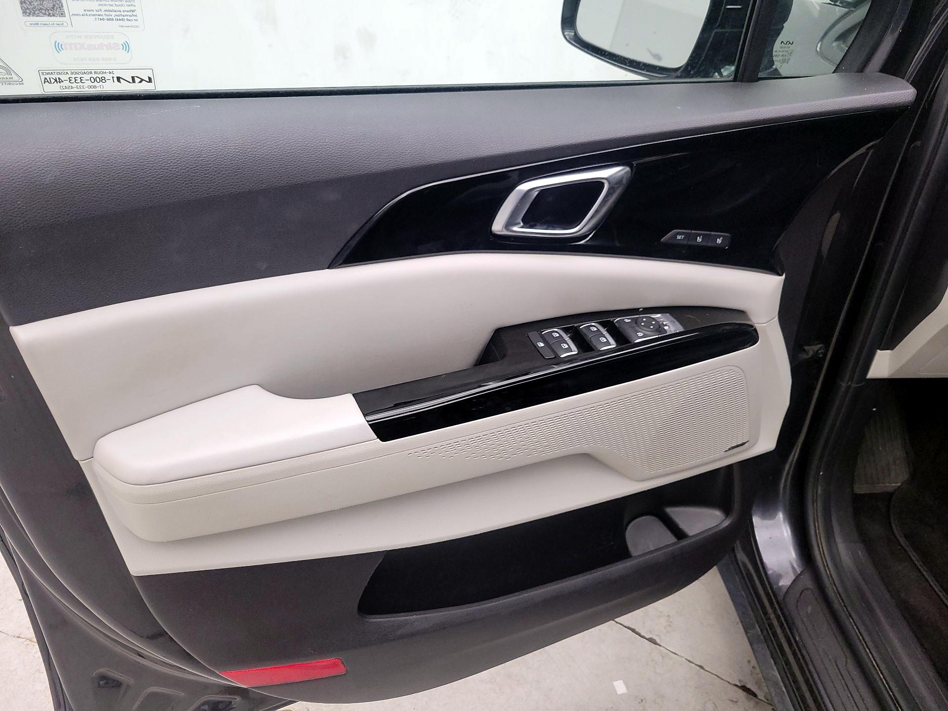 Thumbnail: 2022 Kia Carnival - 12
