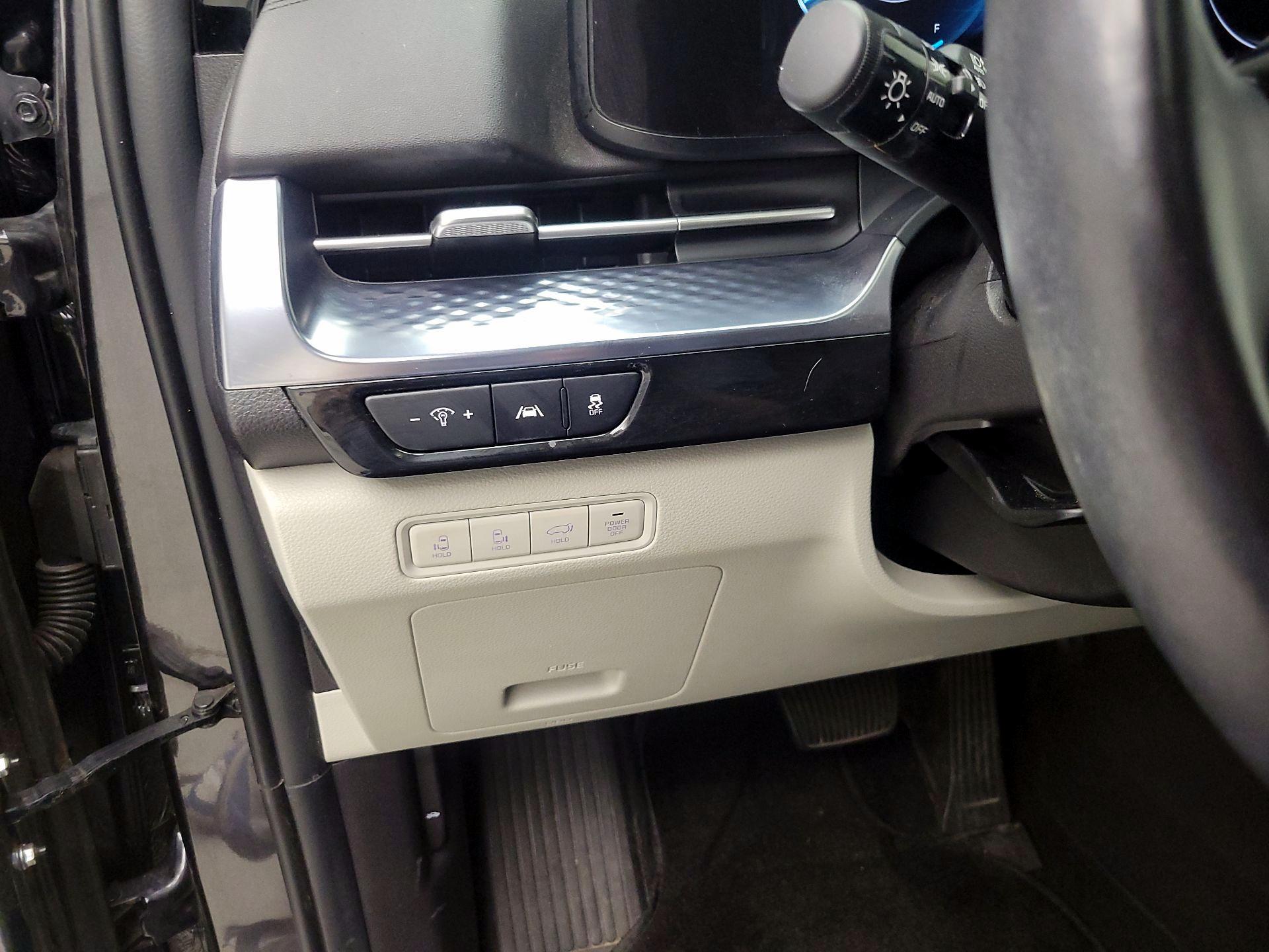 Thumbnail: 2022 Kia Carnival - 13