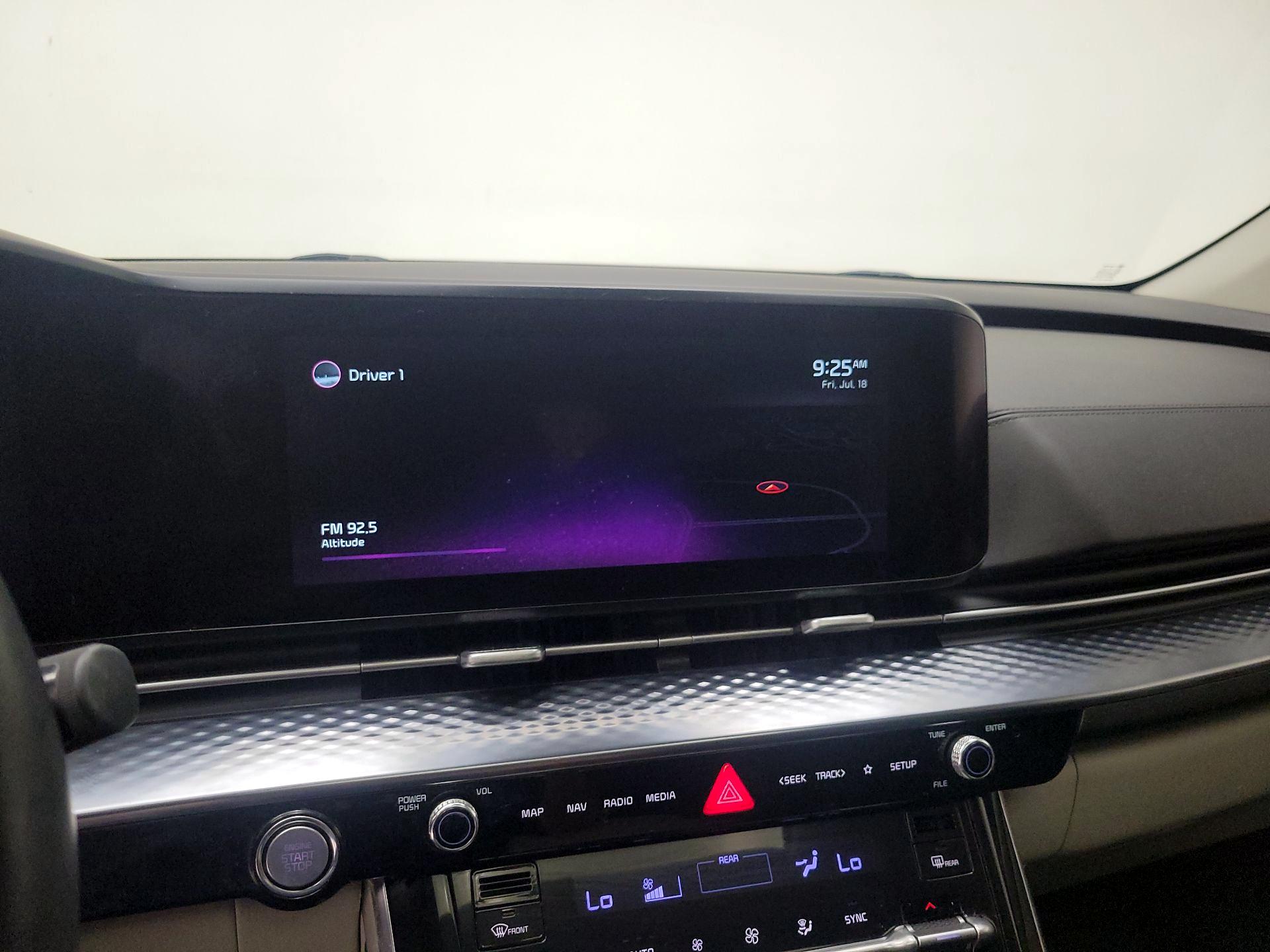 Thumbnail: 2022 Kia Carnival - 16