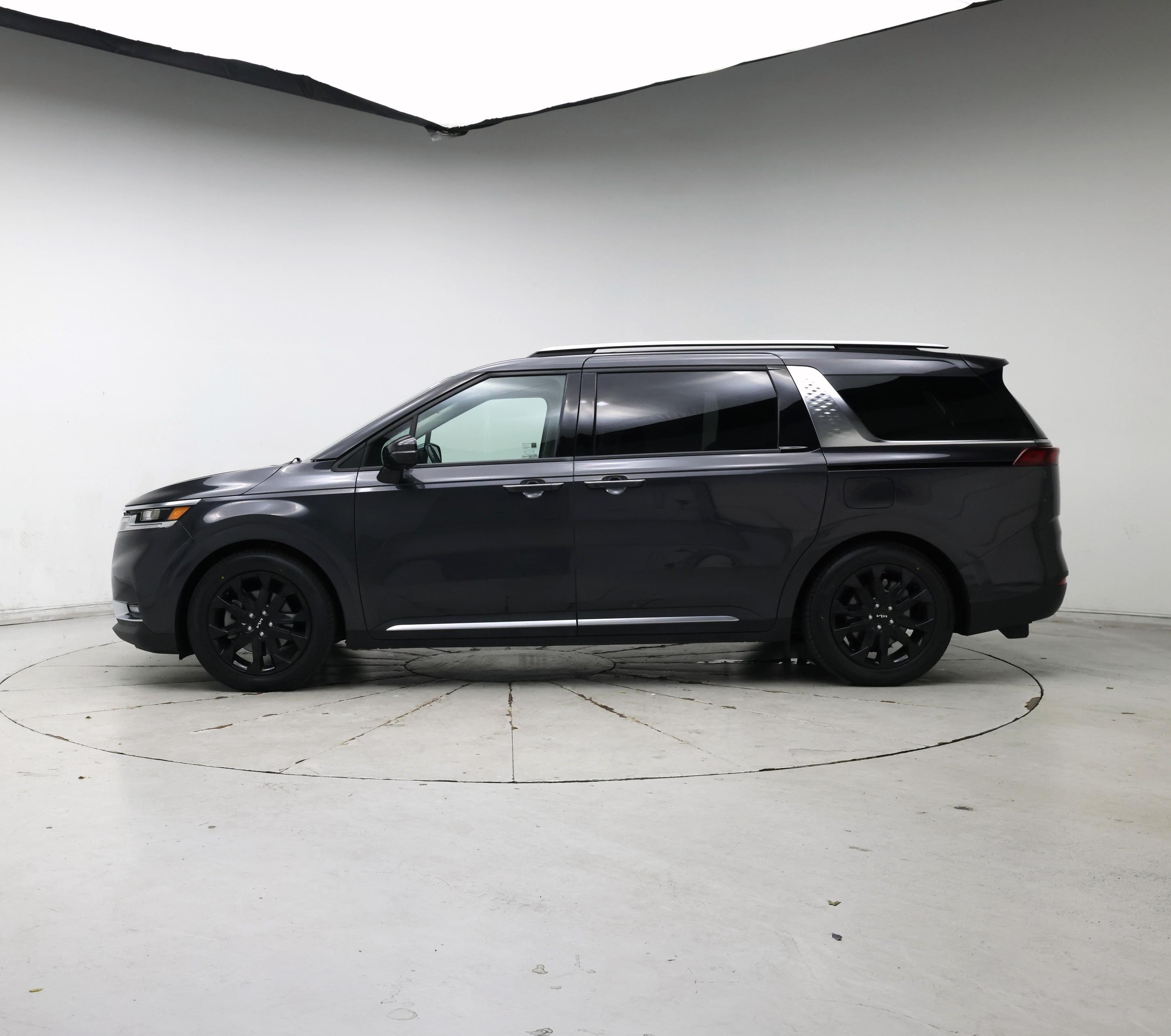 Thumbnail: 2022 Kia Carnival - 3