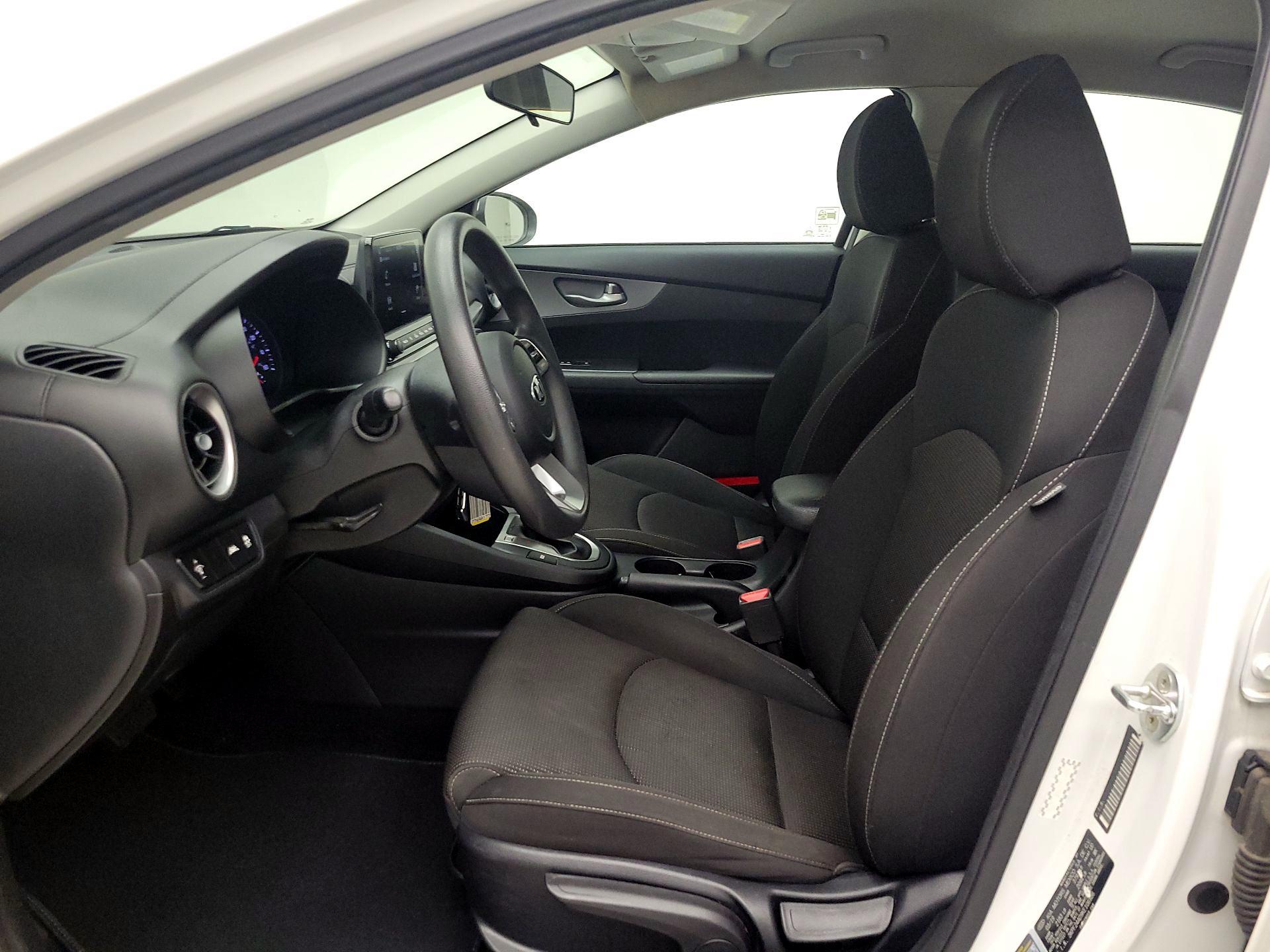 Thumbnail: 2019 Kia Forte - 11